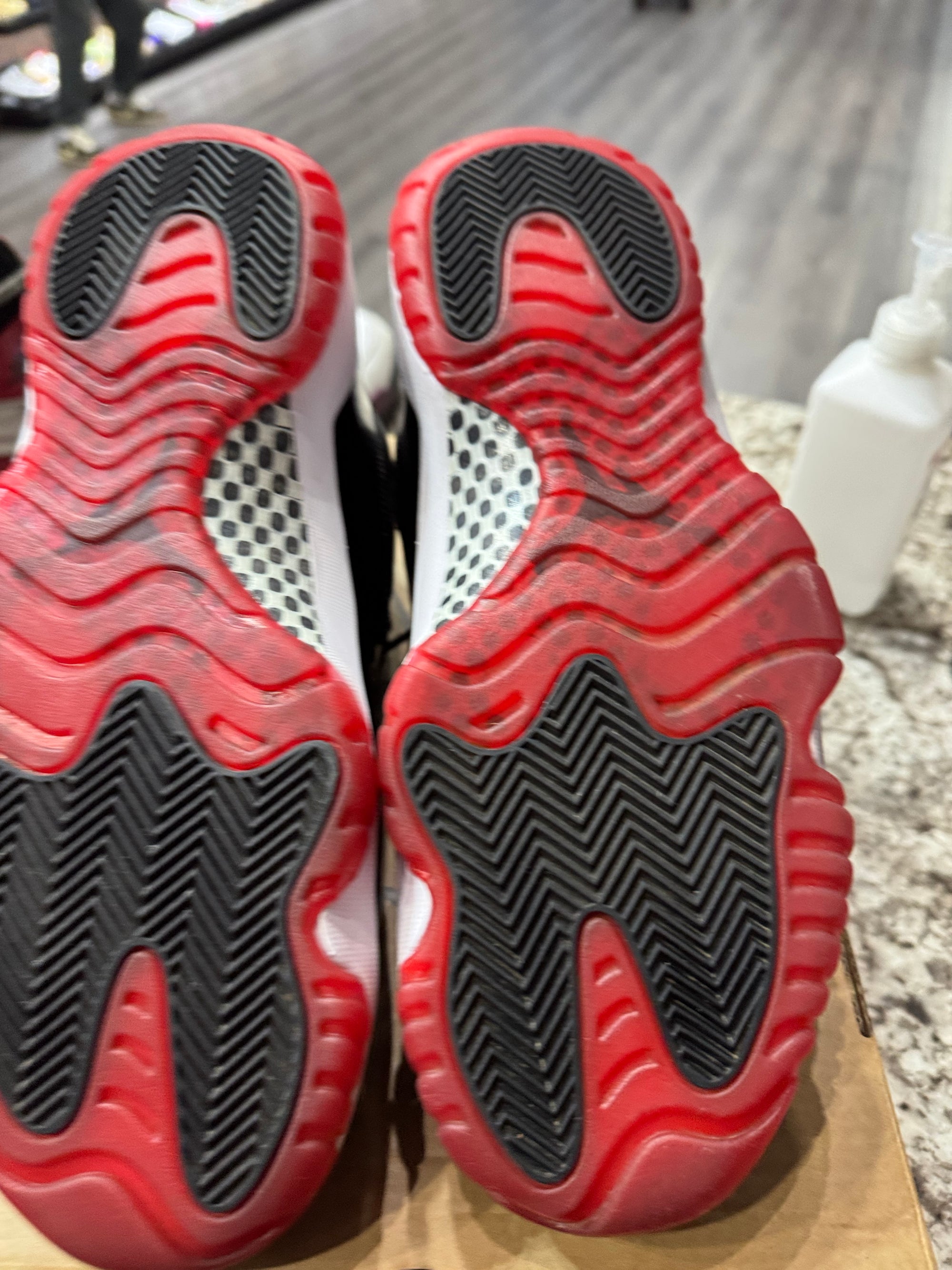 Jordan 11 Retro Playoffs Bred (2019)