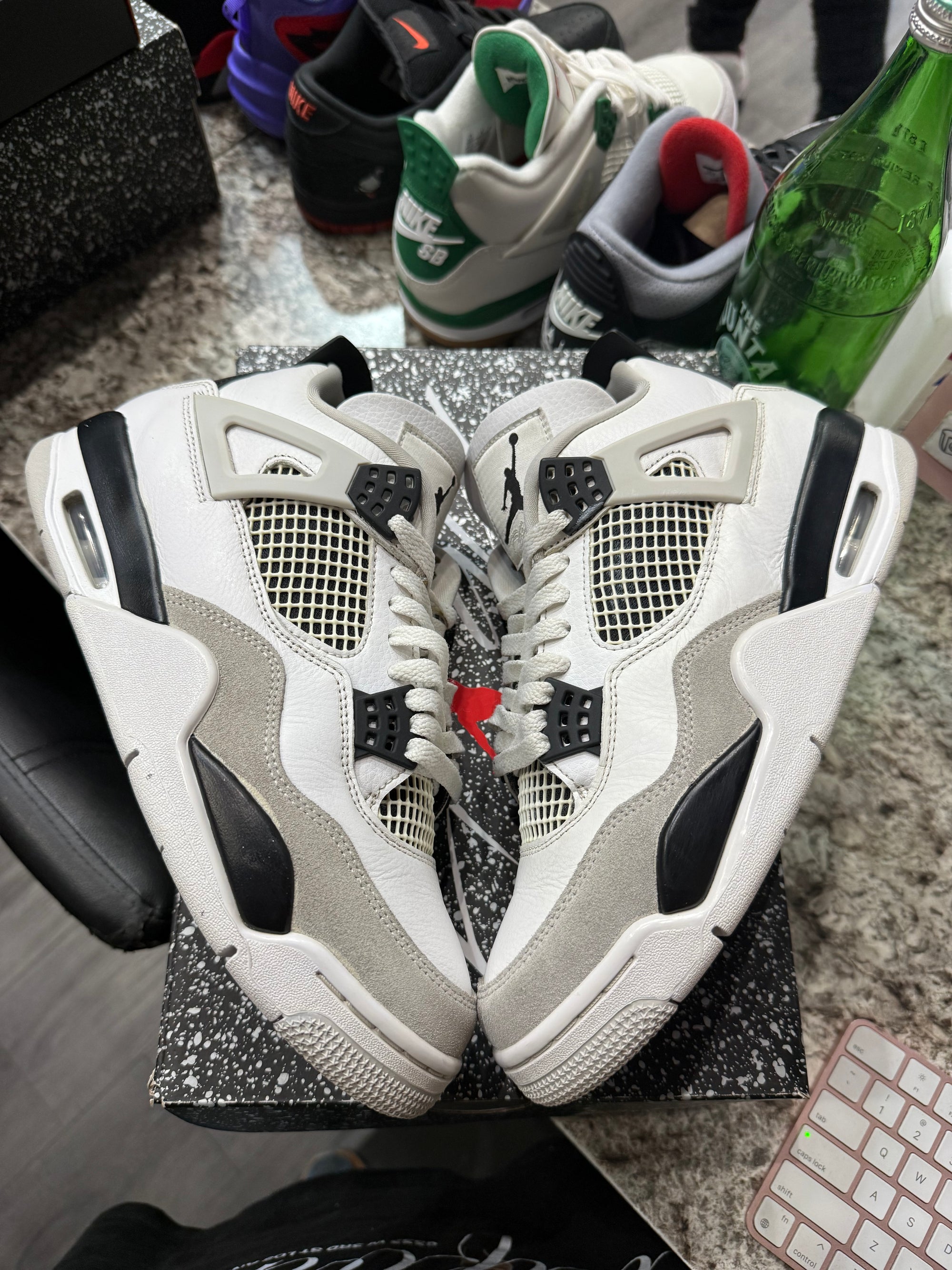 Jordan 4 Retro Military Black (YARD SALE)