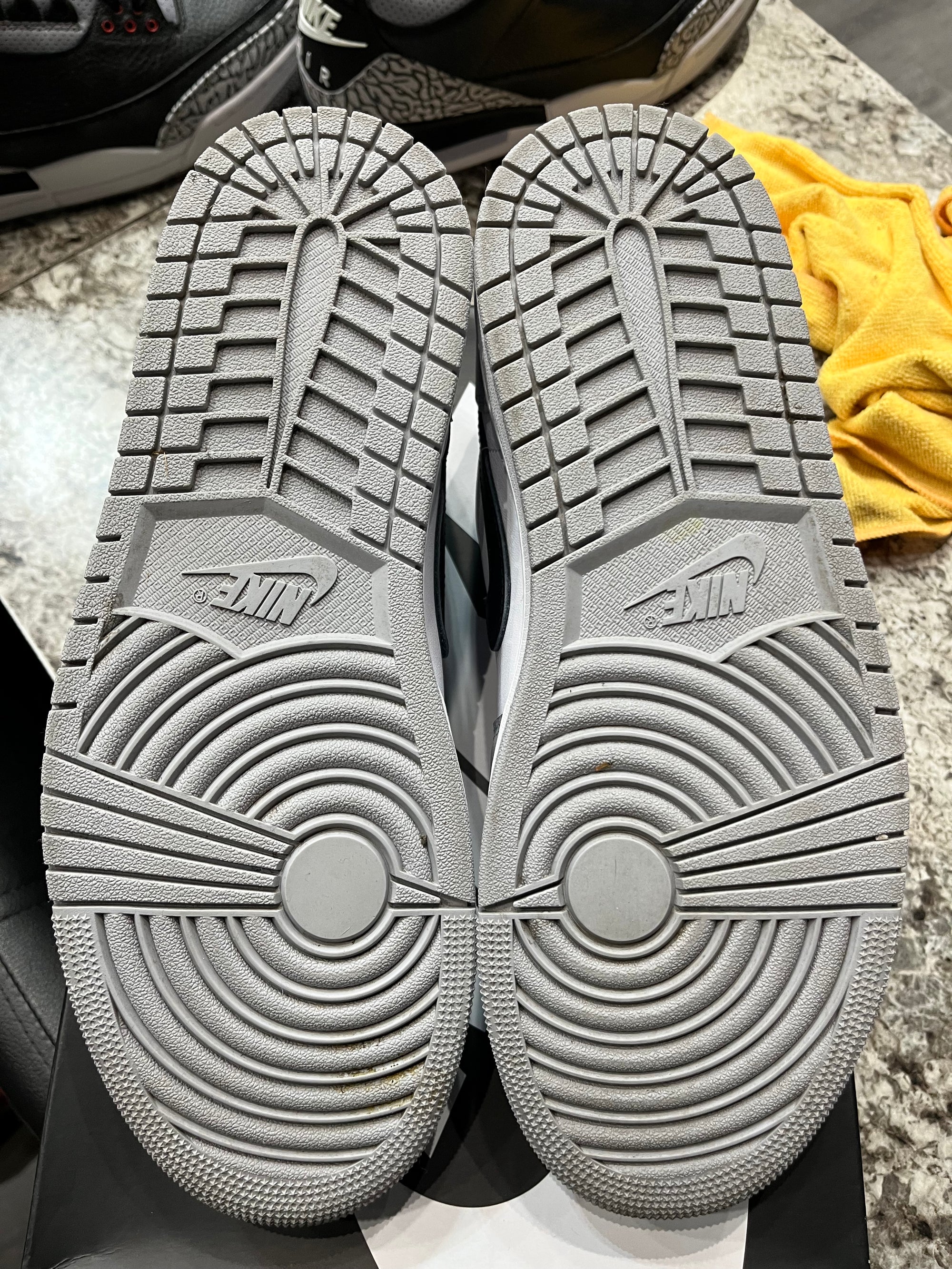 Jordan 1 Retro Low OG Barons