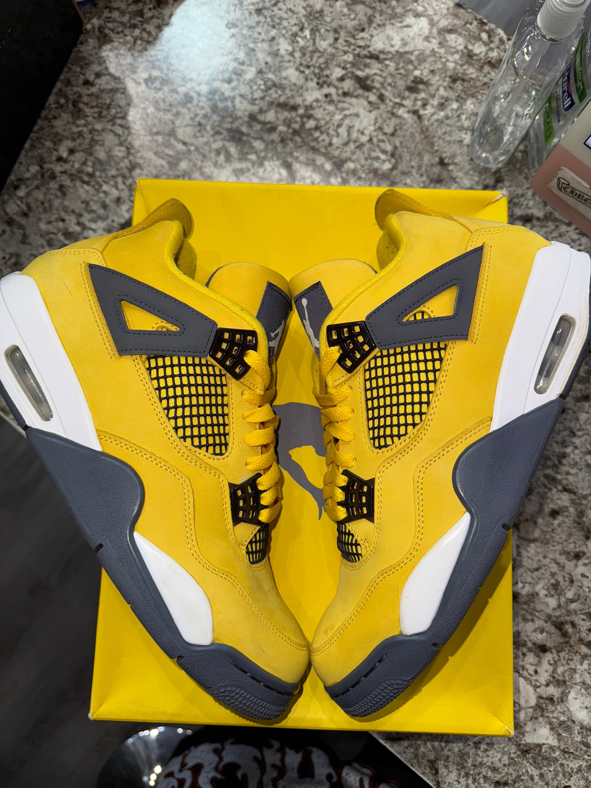 Jordan 4 Retro Lightning (2021)