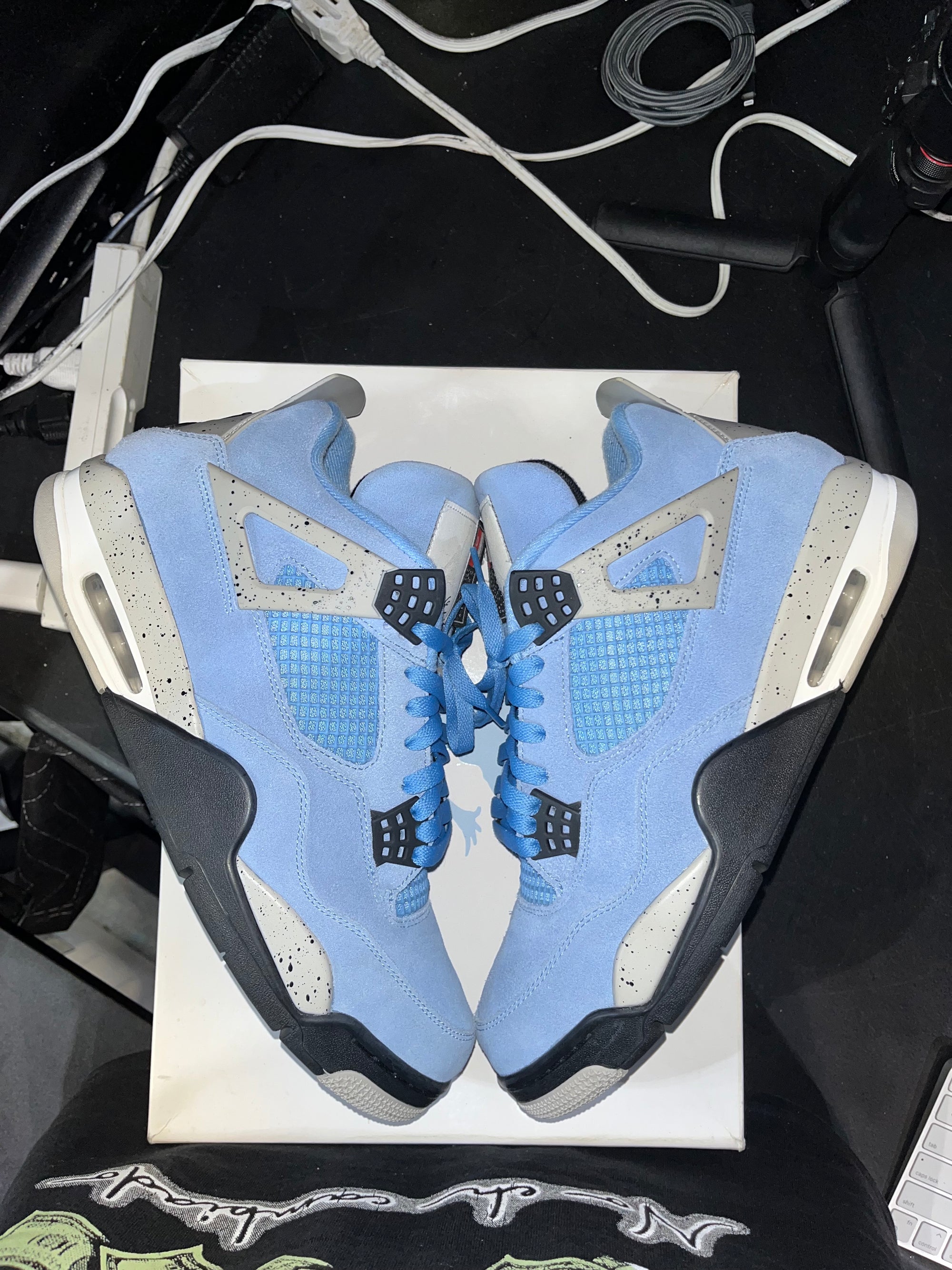 Jordan 4 Retro University Blue