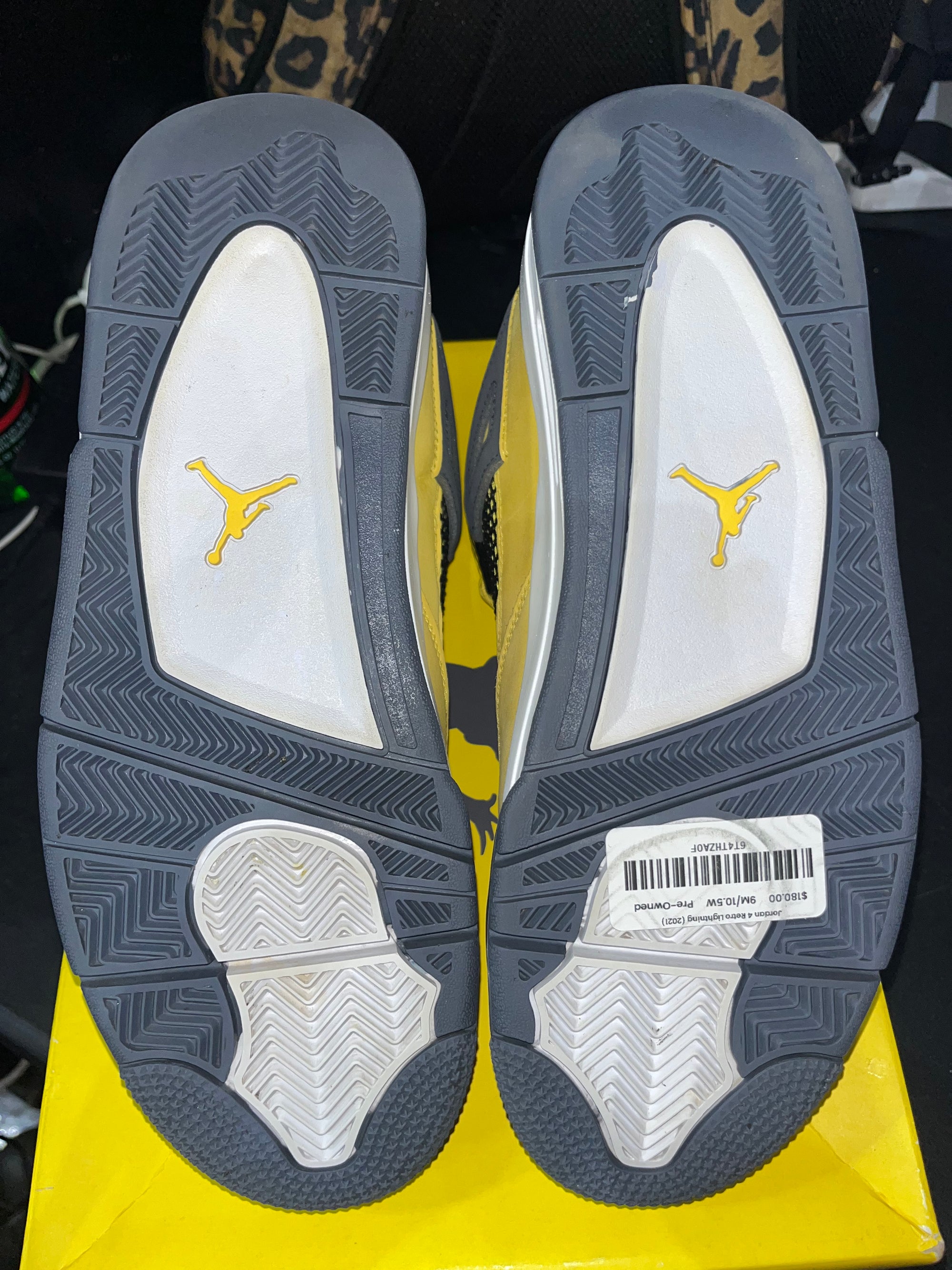 Jordan 4 Retro Lightning (2021) (DISCOLORED) (DAMAGED BOX)