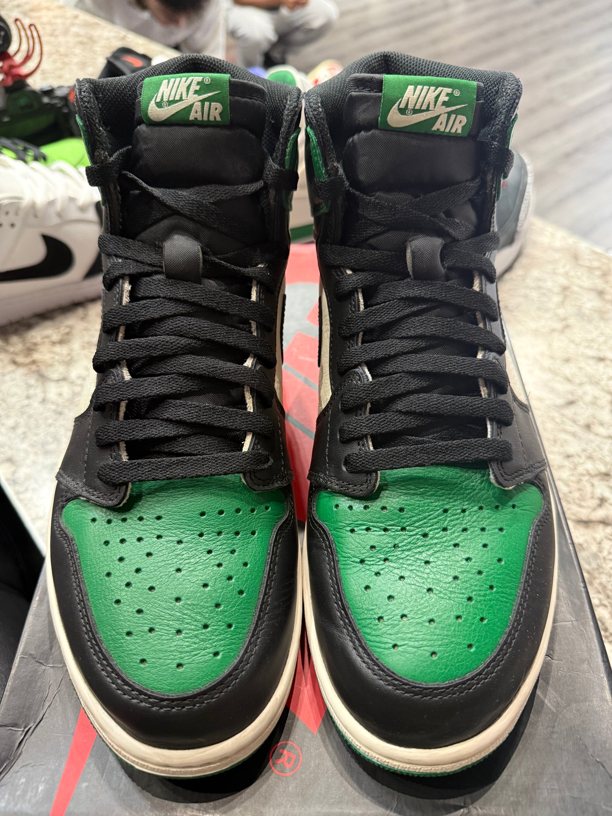 Jordan 1 Retro High Pine Green (DAMAGED BOX) (YARD SALE)