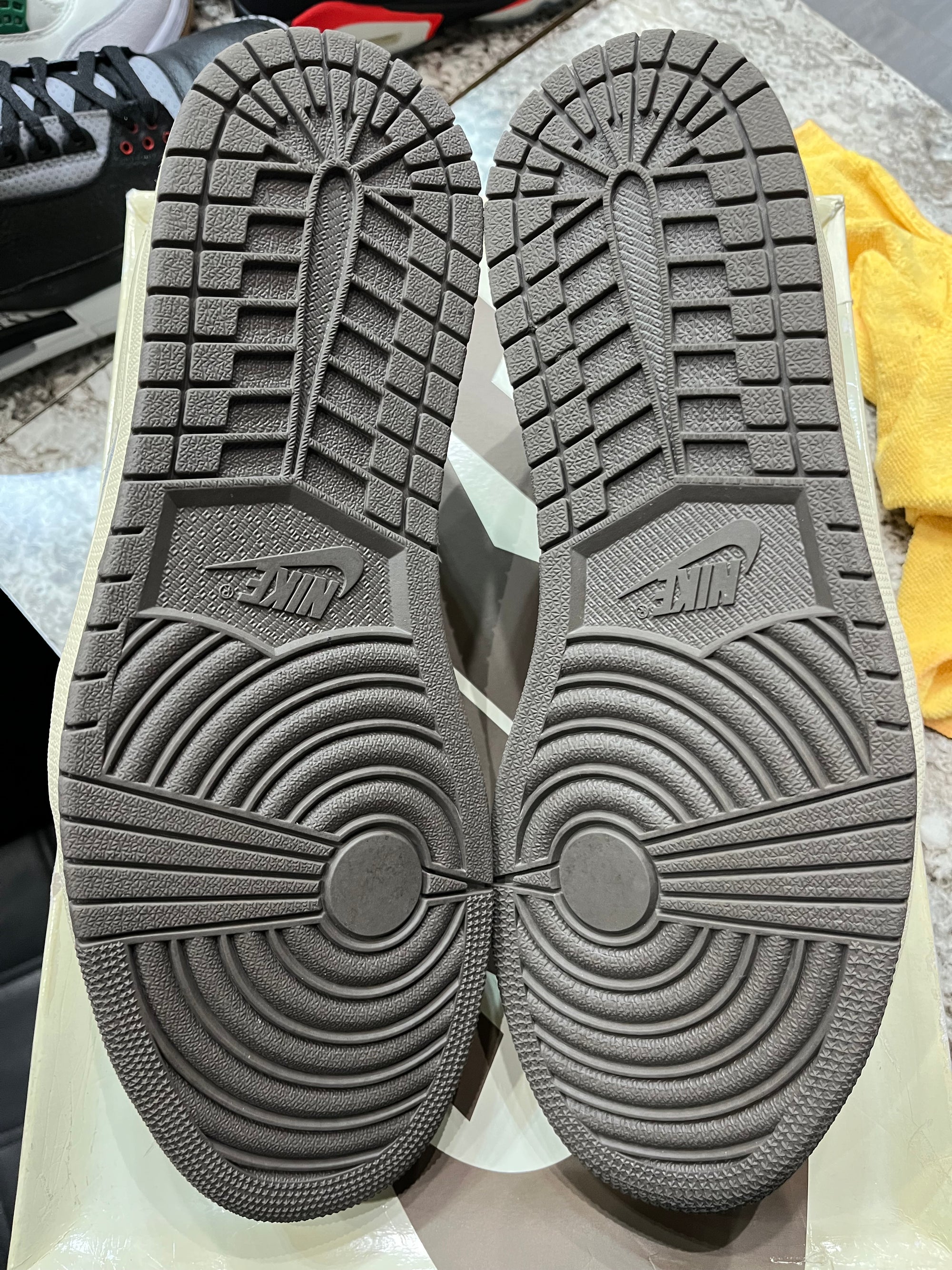 Jordan 1 Retro Low OG SP Travis Scott Reverse Mocha