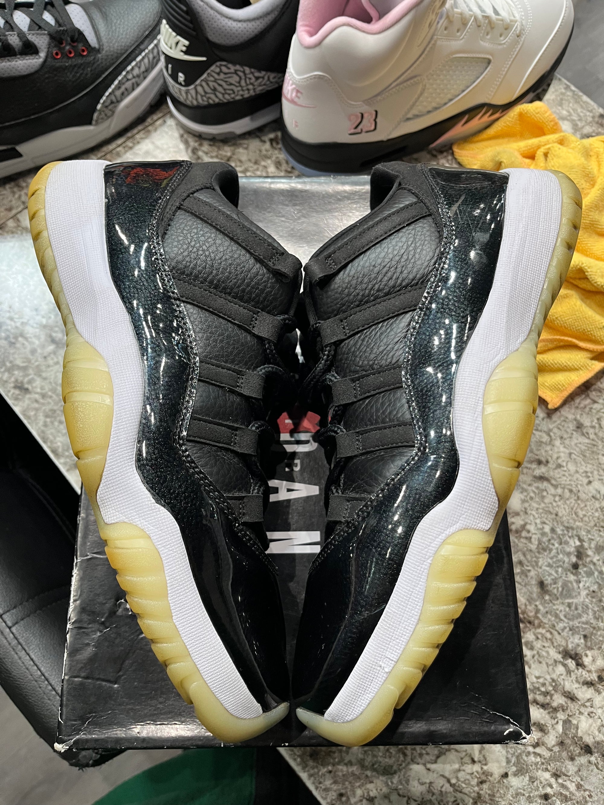Jordan 11 Retro Low 72-10