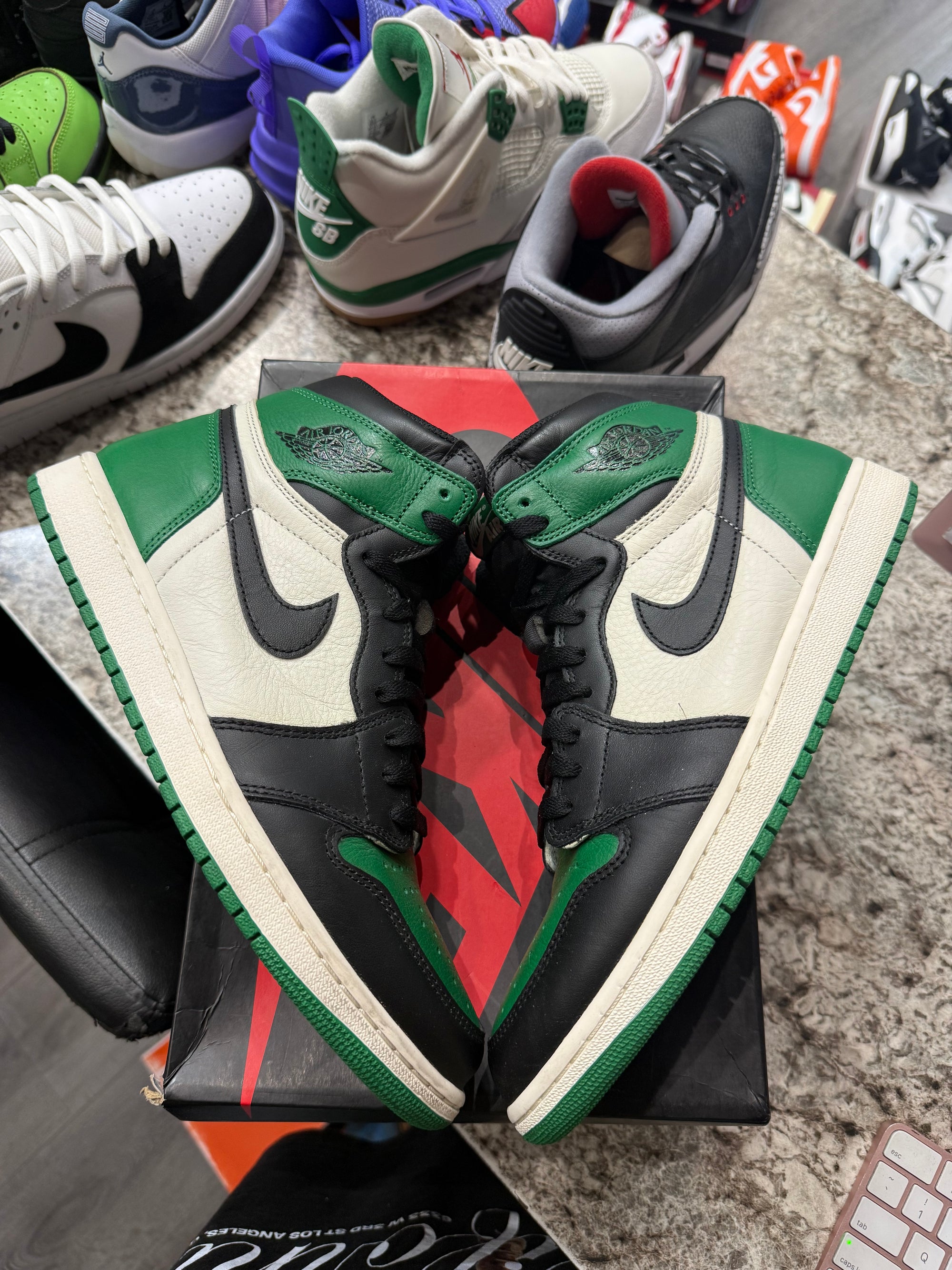 Jordan 1 Retro High Pine Green (DAMAGED BOX) (YARD SALE)