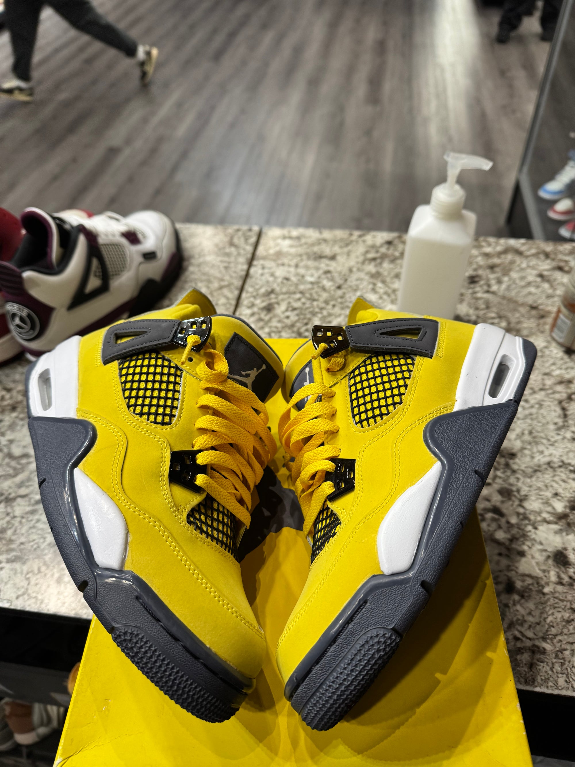 Jordan 4 Retro Lightning (2021) (GS)