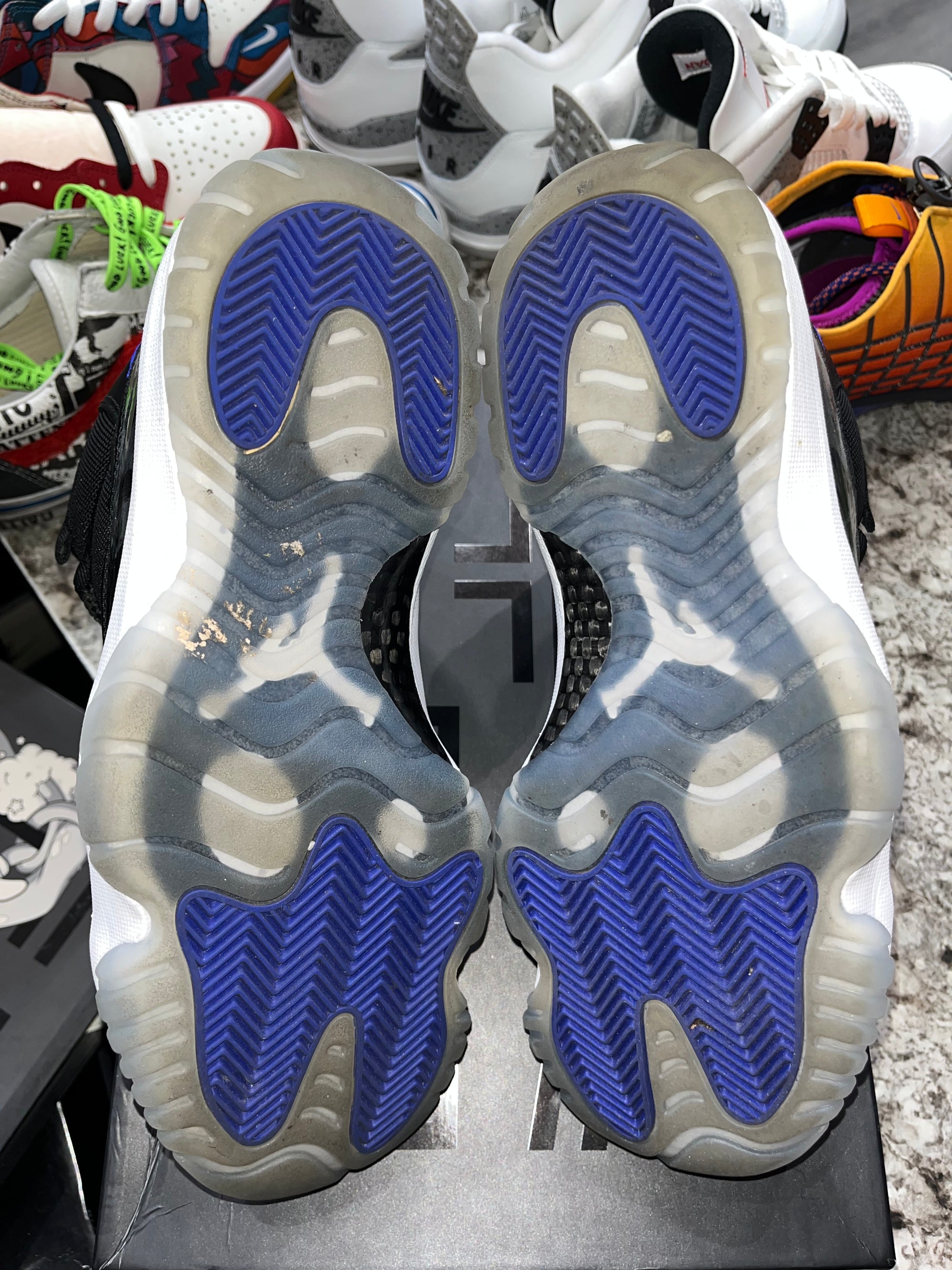 Jordan 11 Retro Space Jam (2016)