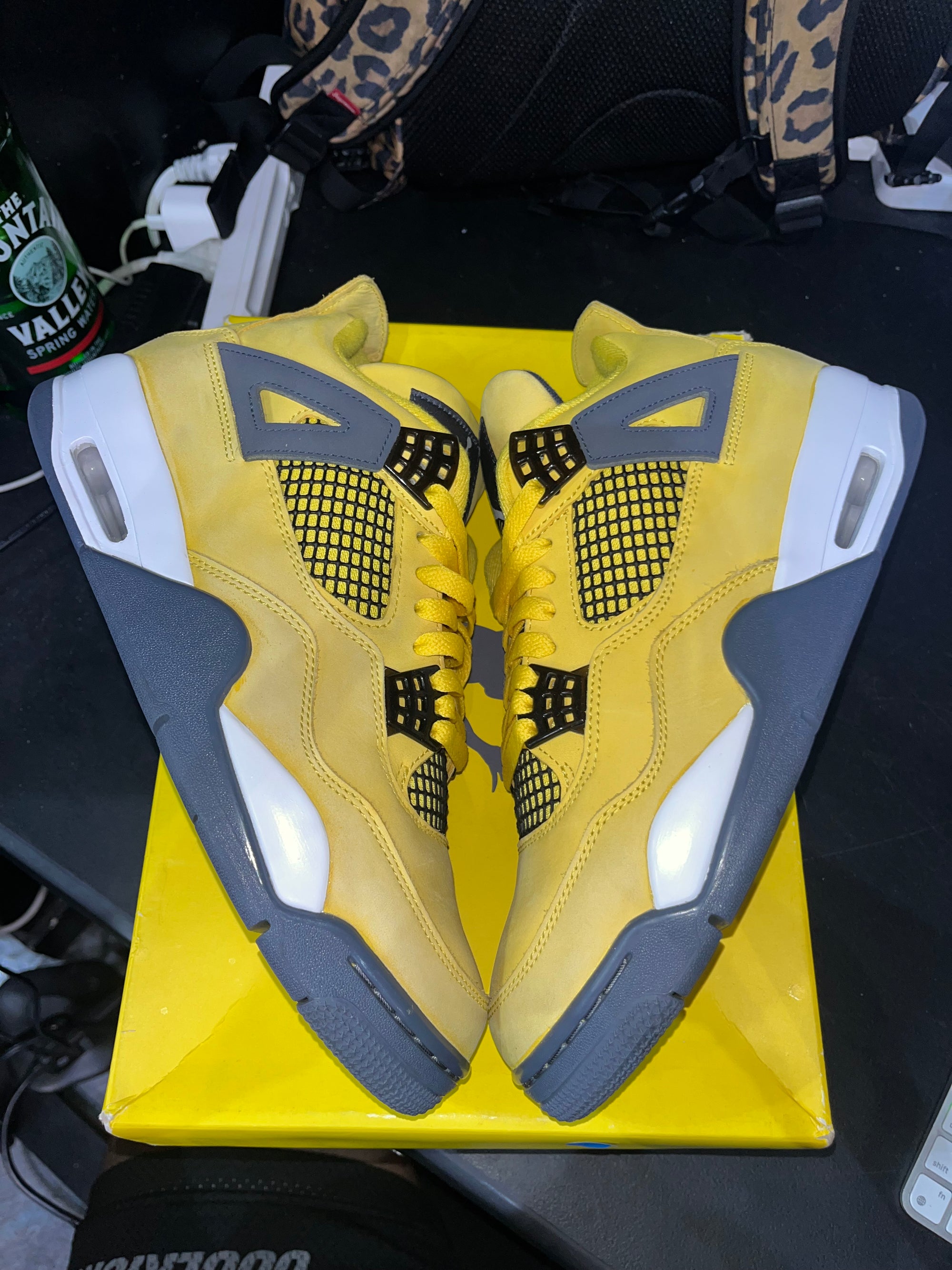 Jordan 4 Retro Lightning (2021) (DISCOLORED) (DAMAGED BOX)