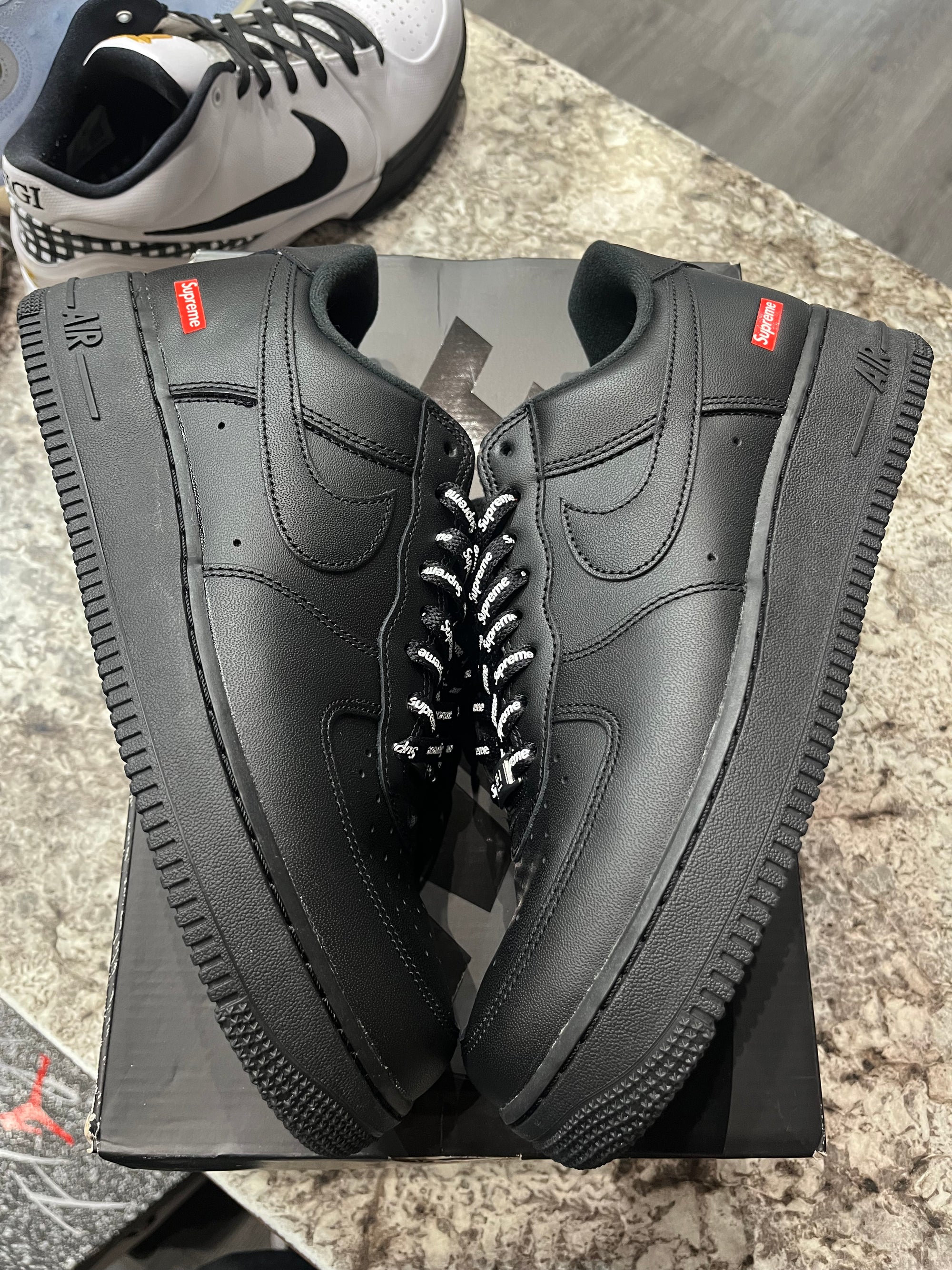 Nike Air Force 1 Low Supreme Black