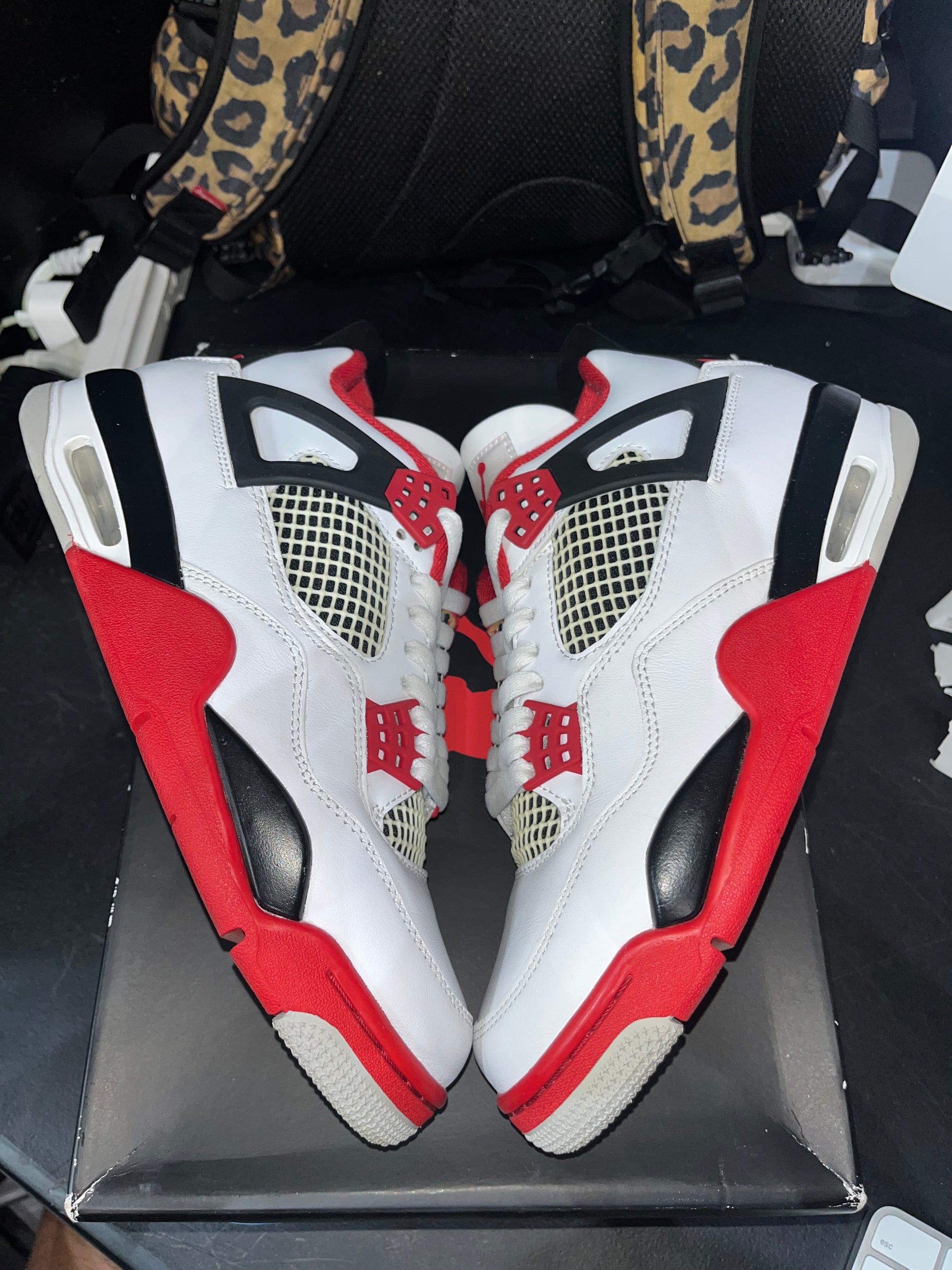 Jordan 4 Retro Fire Red (2020) (YELLOWING)