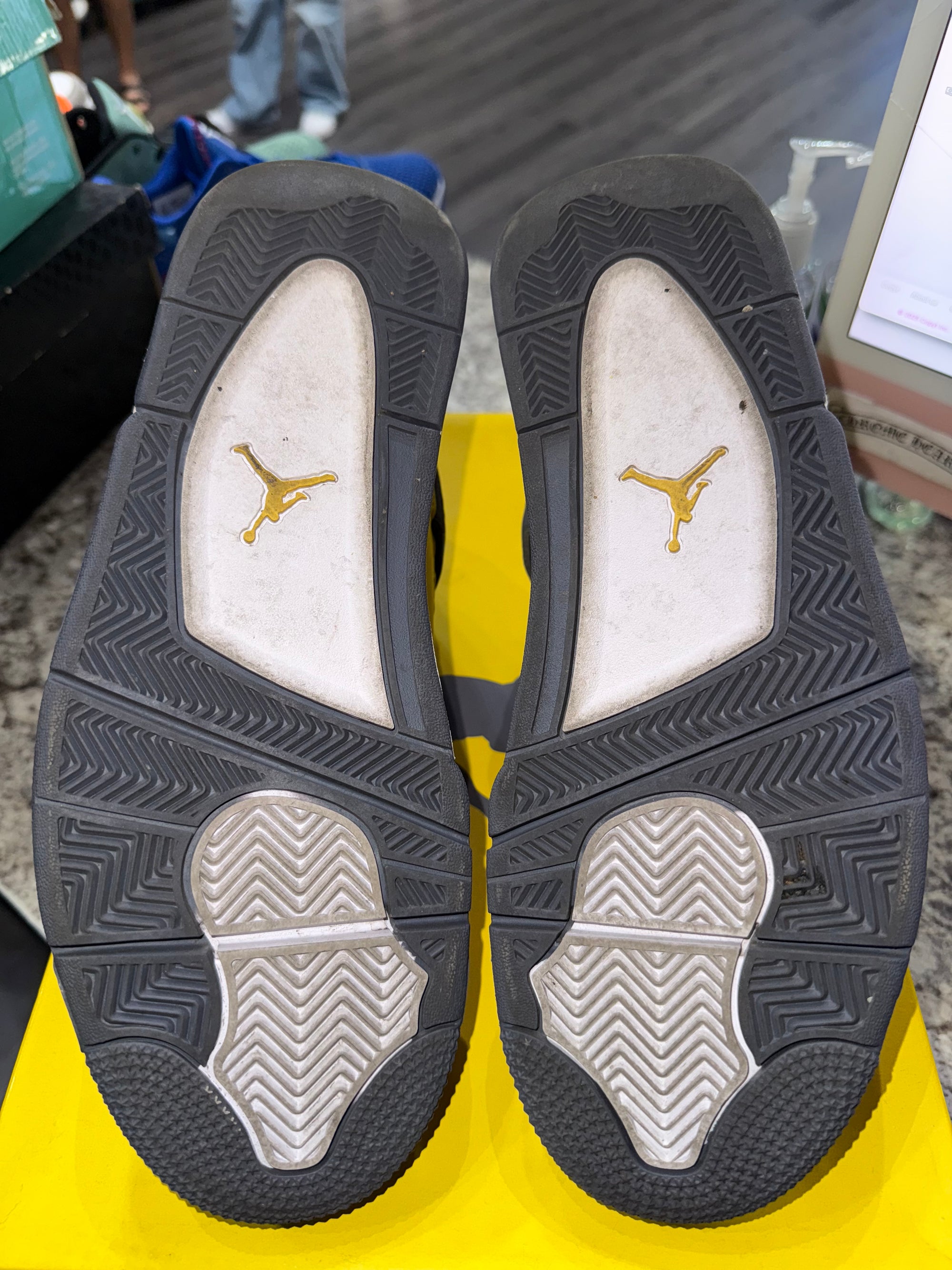 Jordan 4 Retro Lightning (2021)