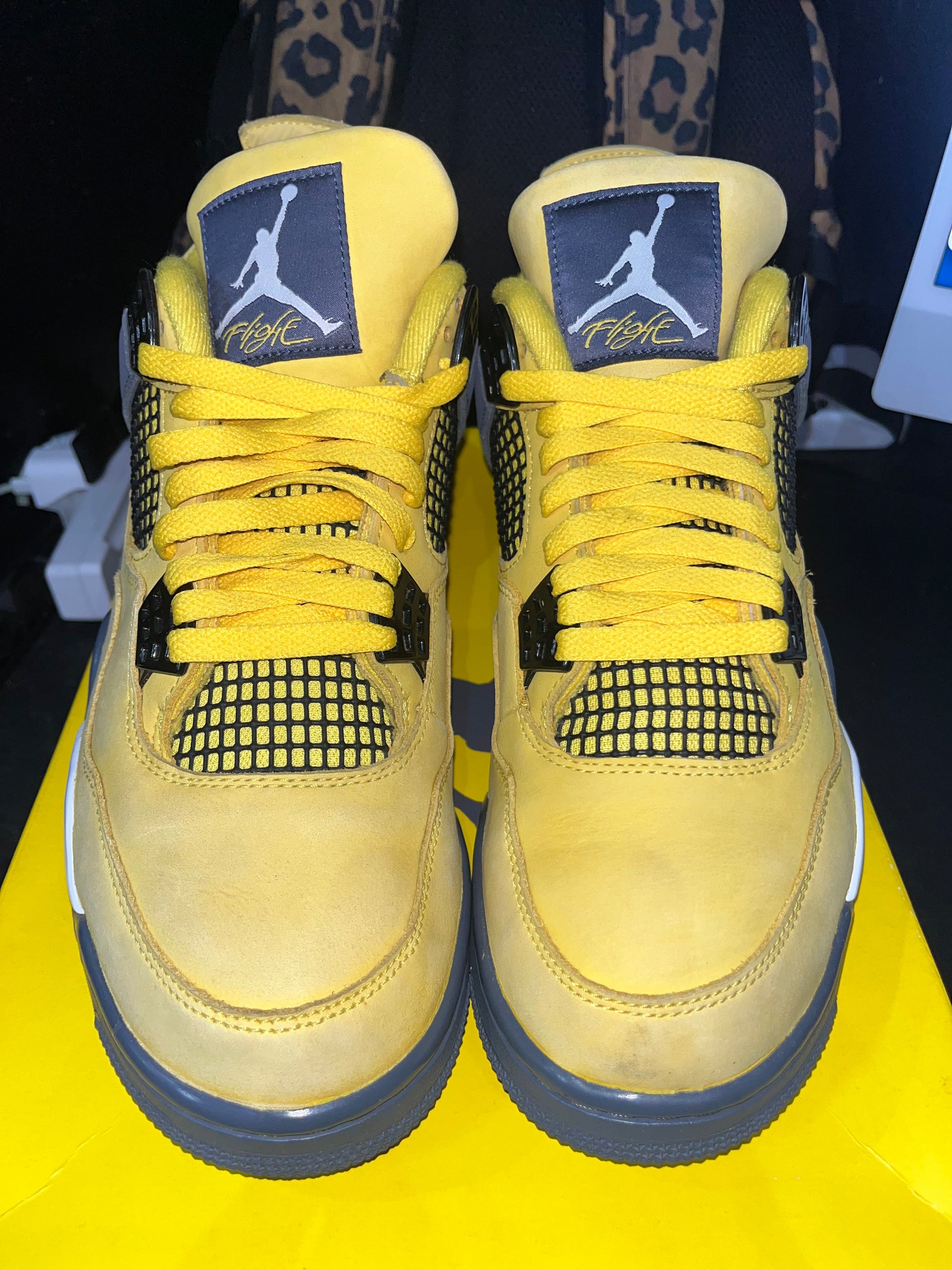 Jordan 4 Retro Lightning (2021) (DISCOLORED) (DAMAGED BOX)
