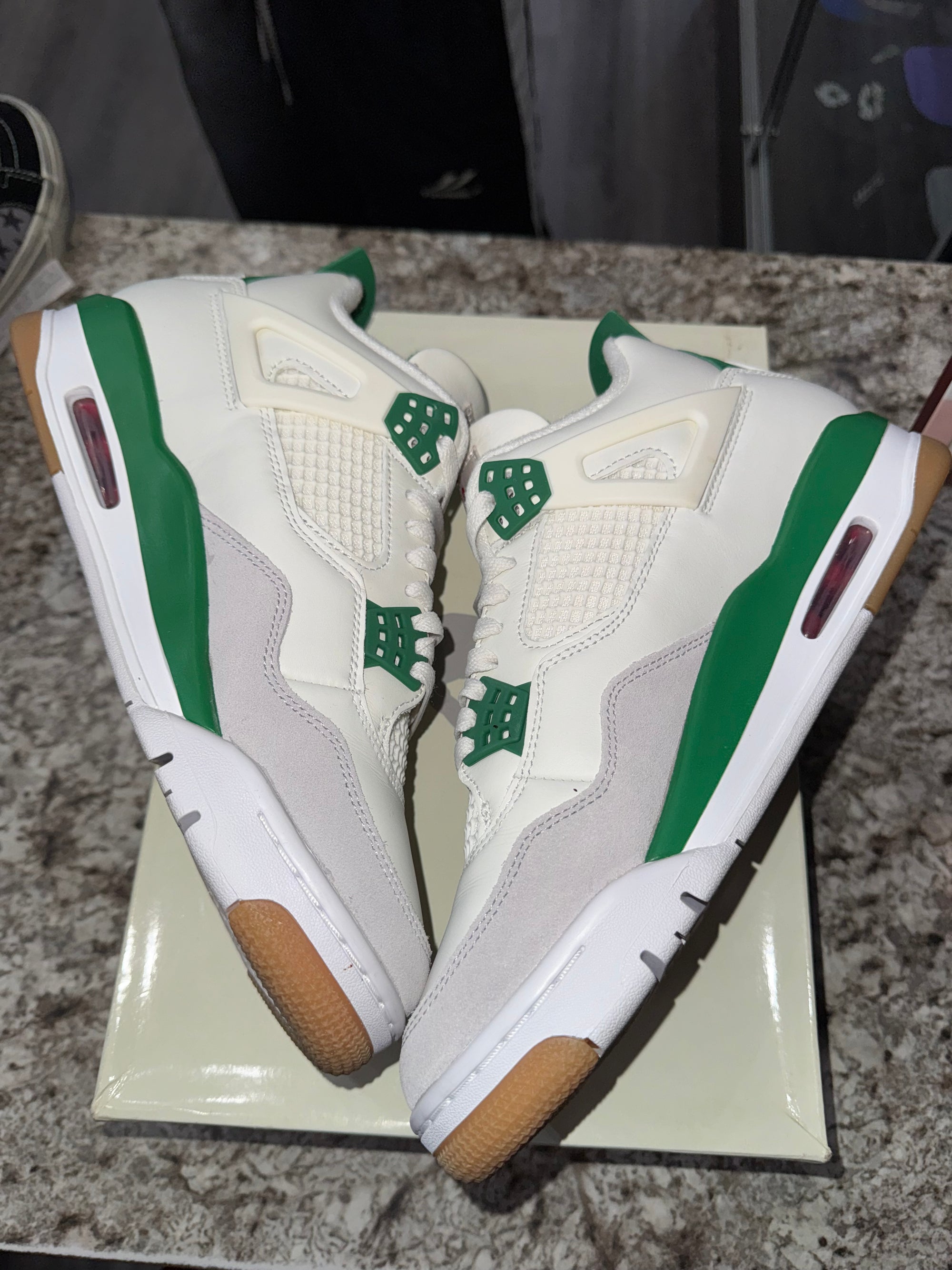 Jordan 4 Retro SB Pine Green