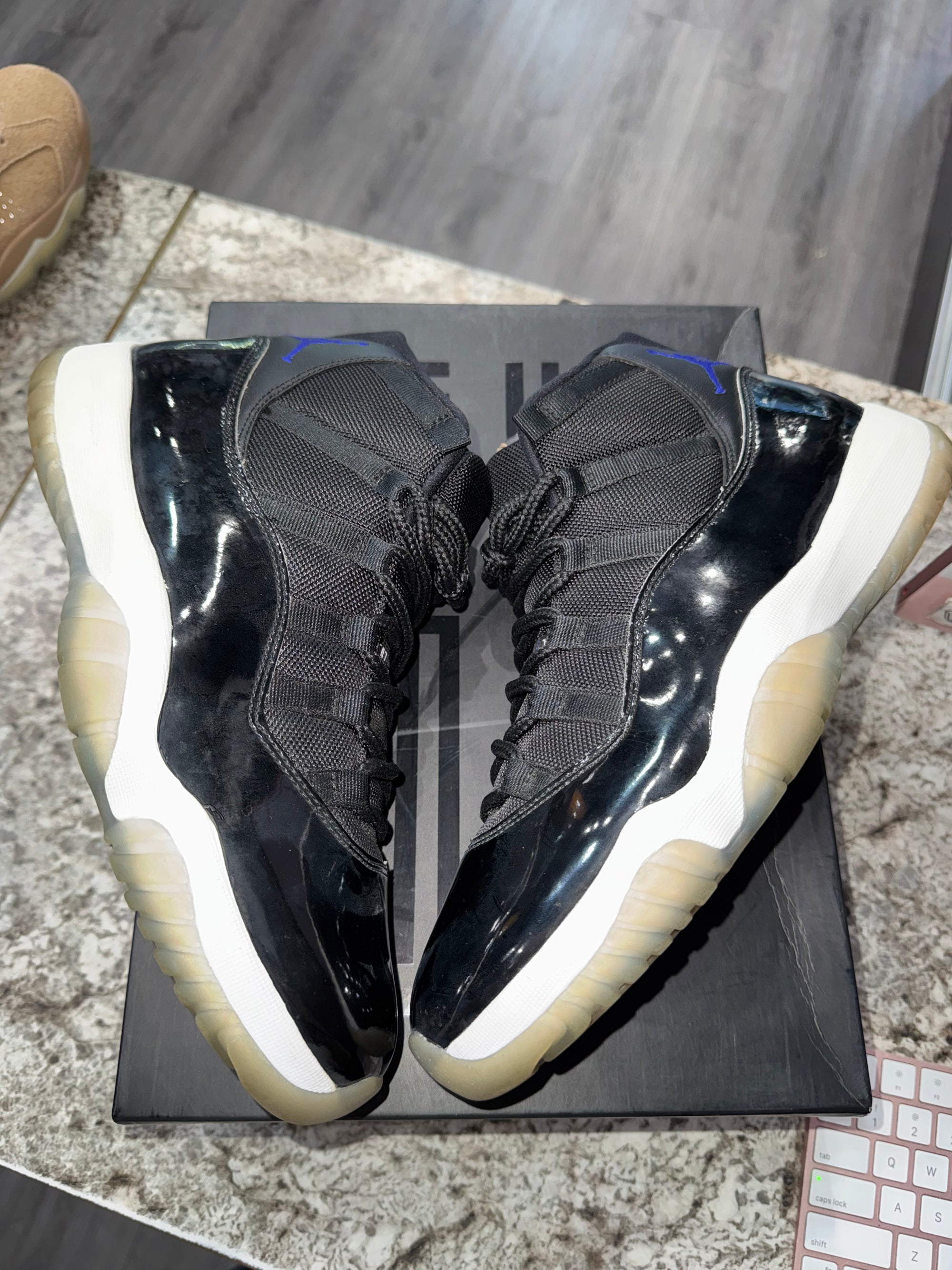 Jordan 11 Retro Space Jam (2016)