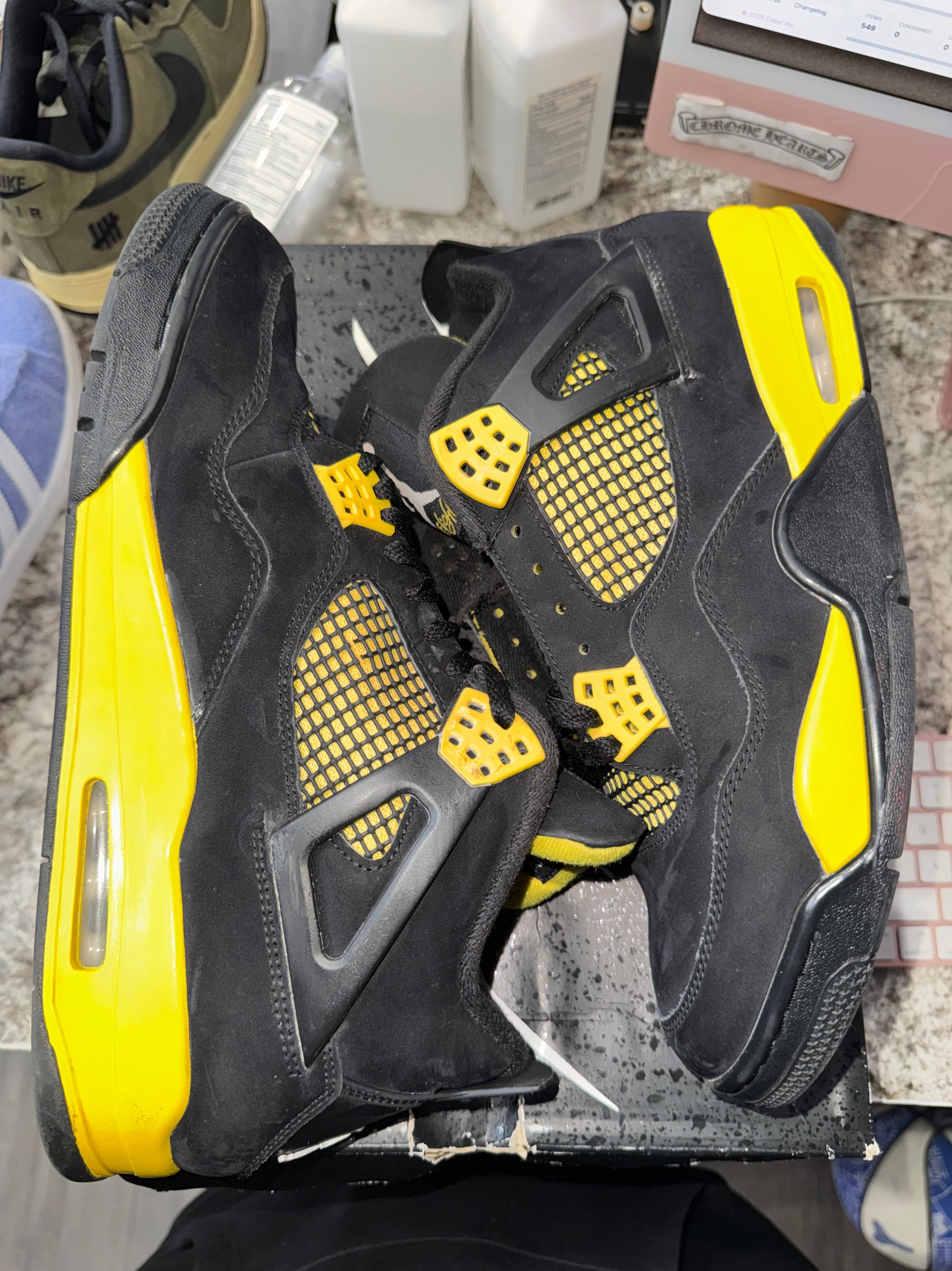 Jordan 4 Retro Thunder (2023)