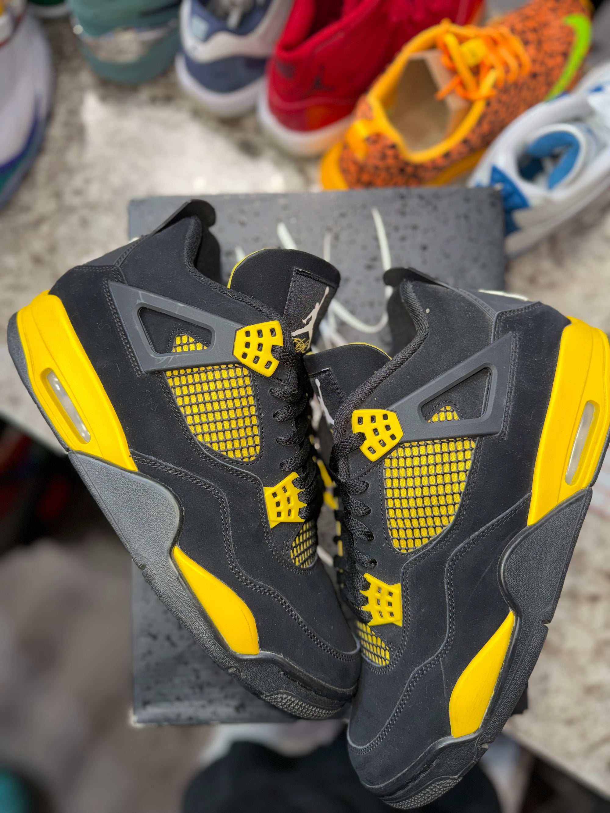 Jordan 4 Retro Thunder (2023)