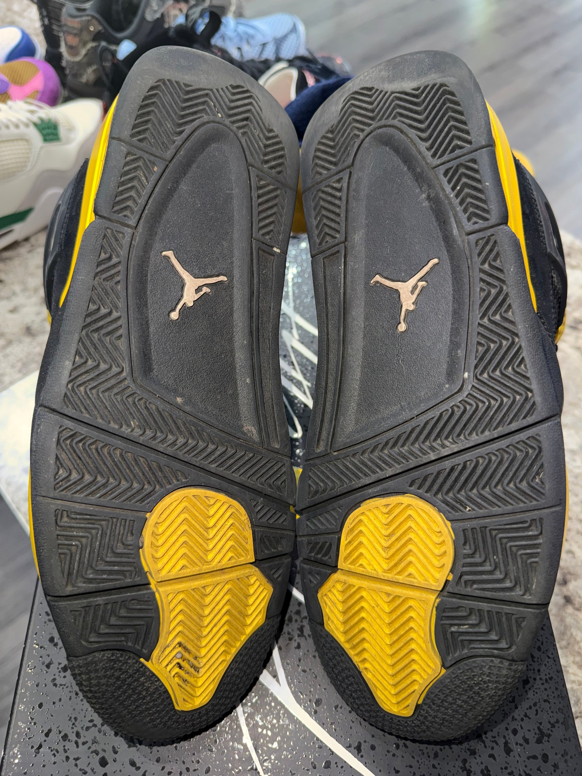 Jordan 4 Retro Thunder (2023)