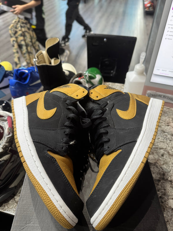 Jordan 1 Retro Melo PE (Damaged Box)