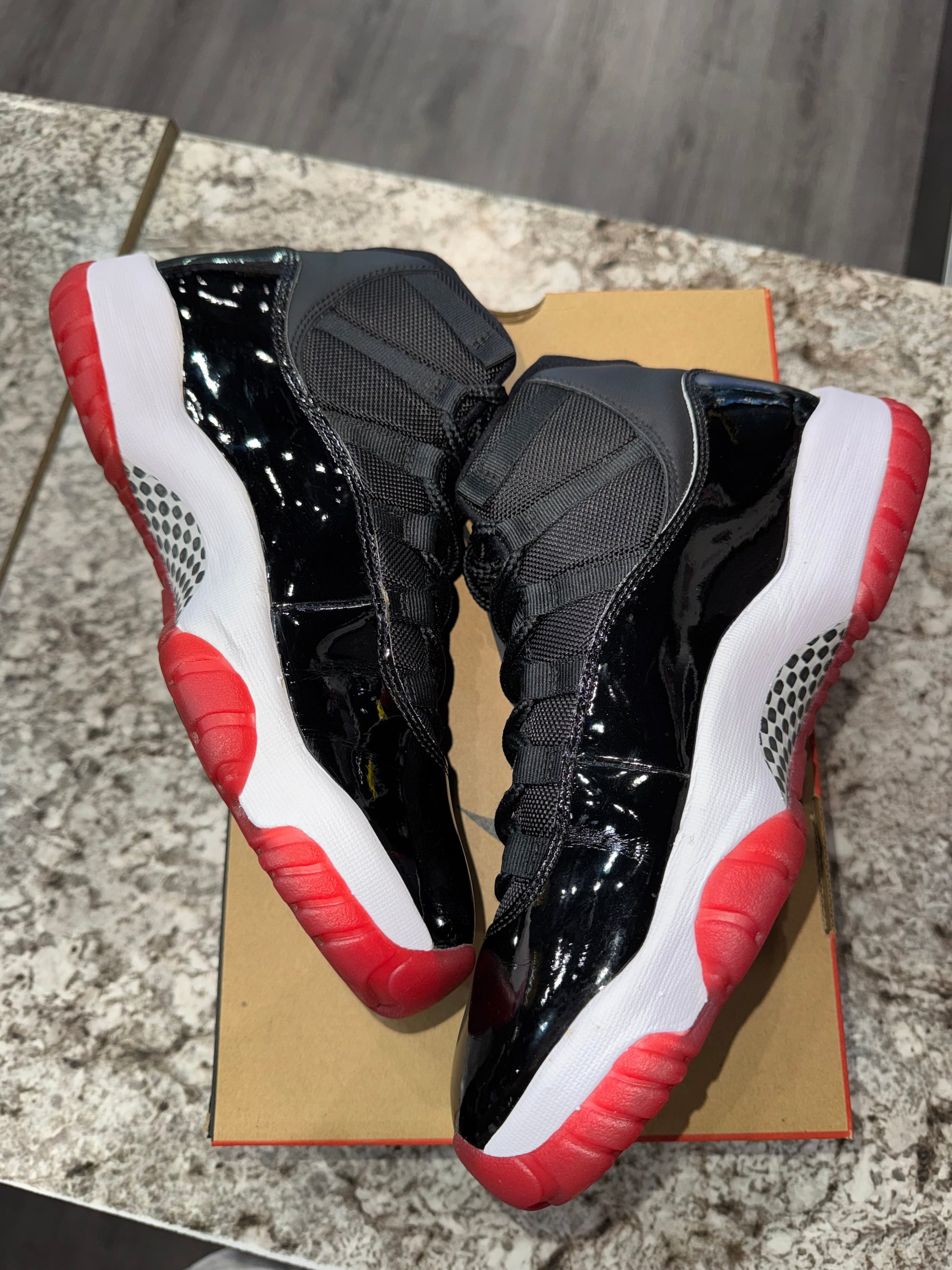 Jordan 11 Retro Playoffs Bred (2019)