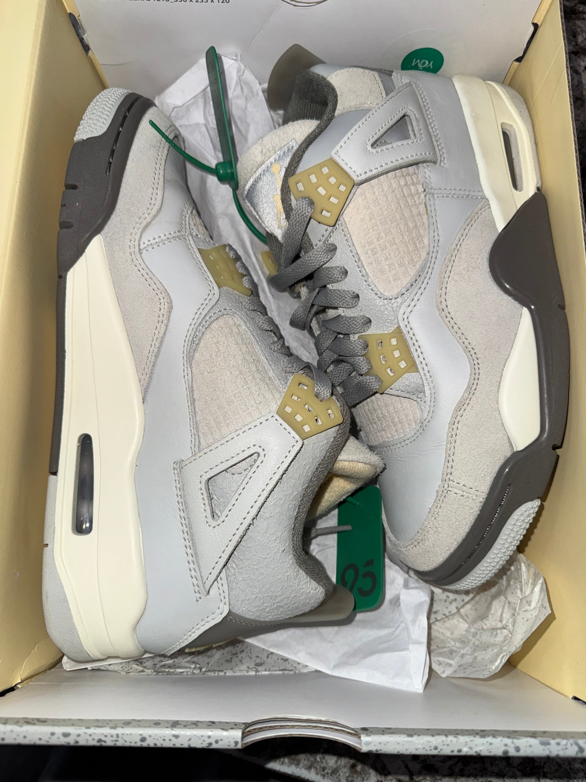 Jordan 4 Retro SE Craft Photon Dust