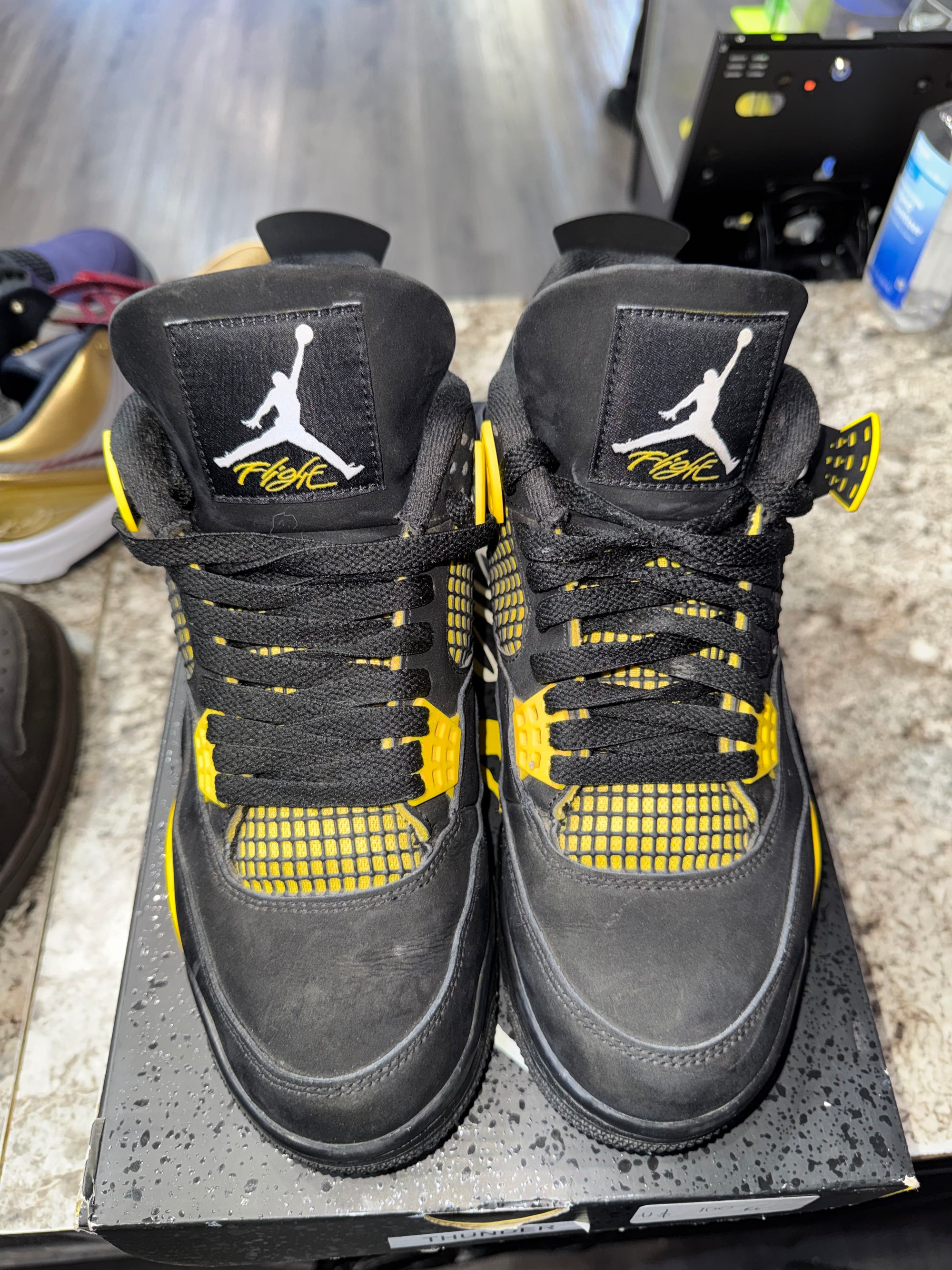 Jordan 4 Retro Thunder (2023)