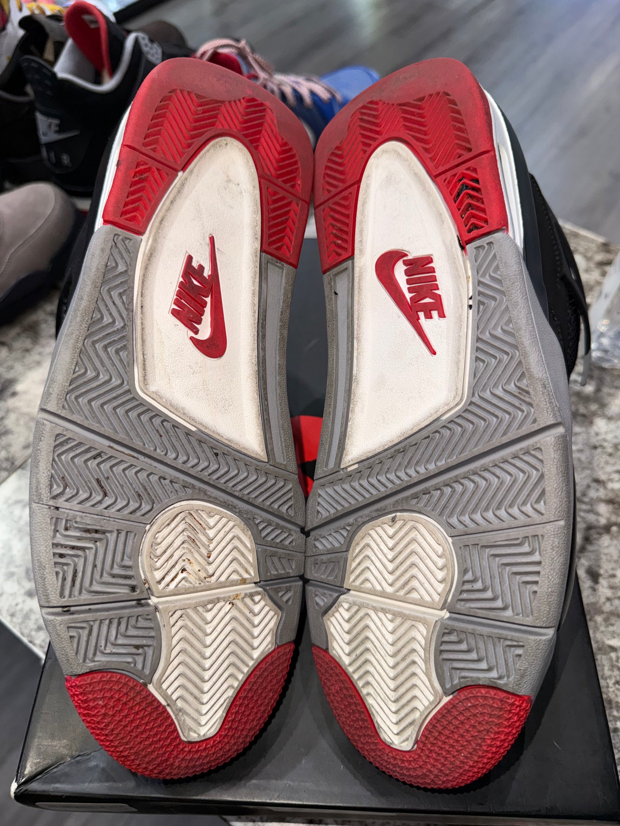 Jordan 4 Retro Bred (2019)
