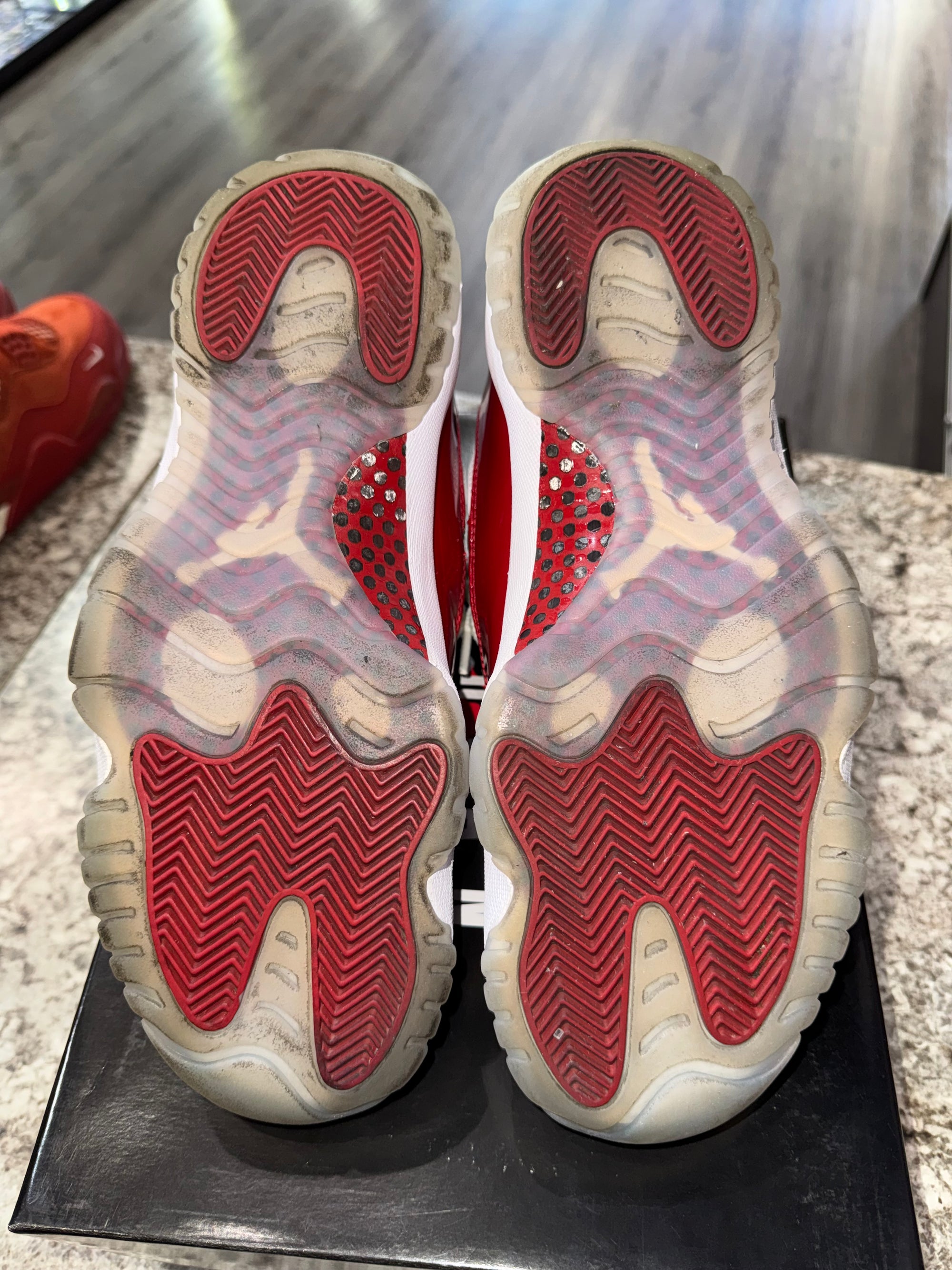 Jordan 11 Retro Cherry (2022)