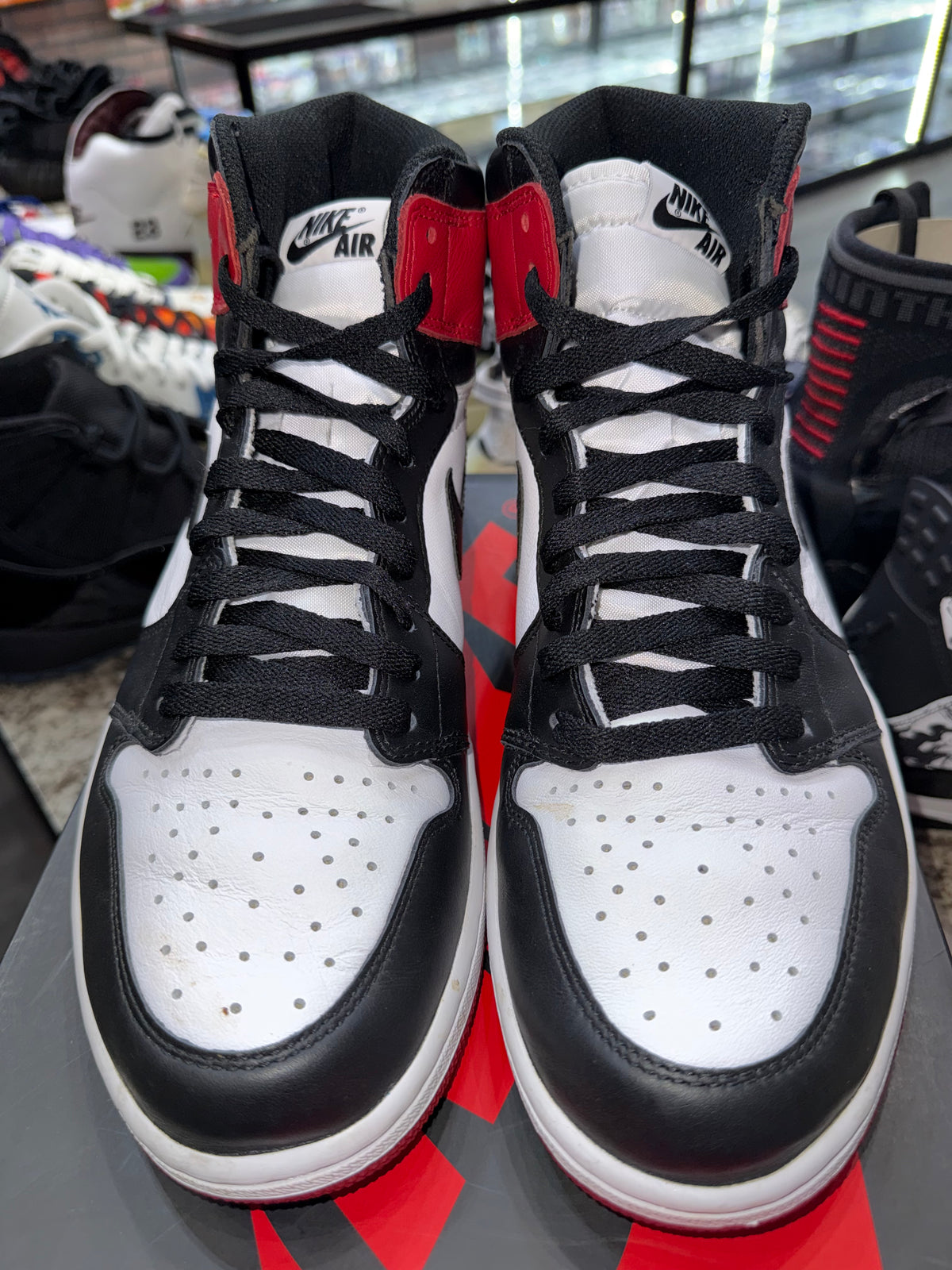 Jordan 1 Retro Black Toe (2016)