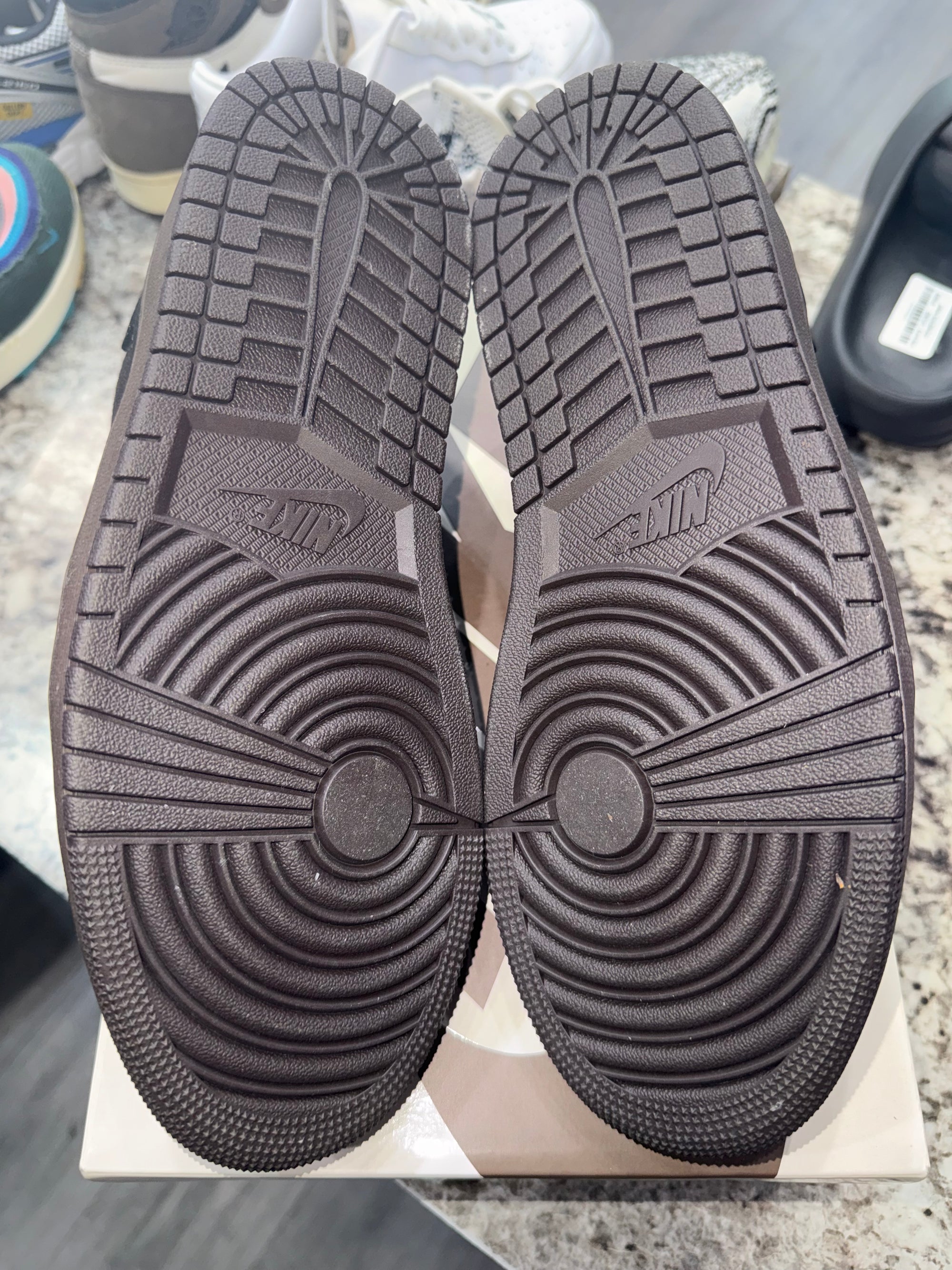 Jordan 1 Retro Low OG SP Travis Scott Velvet Brown