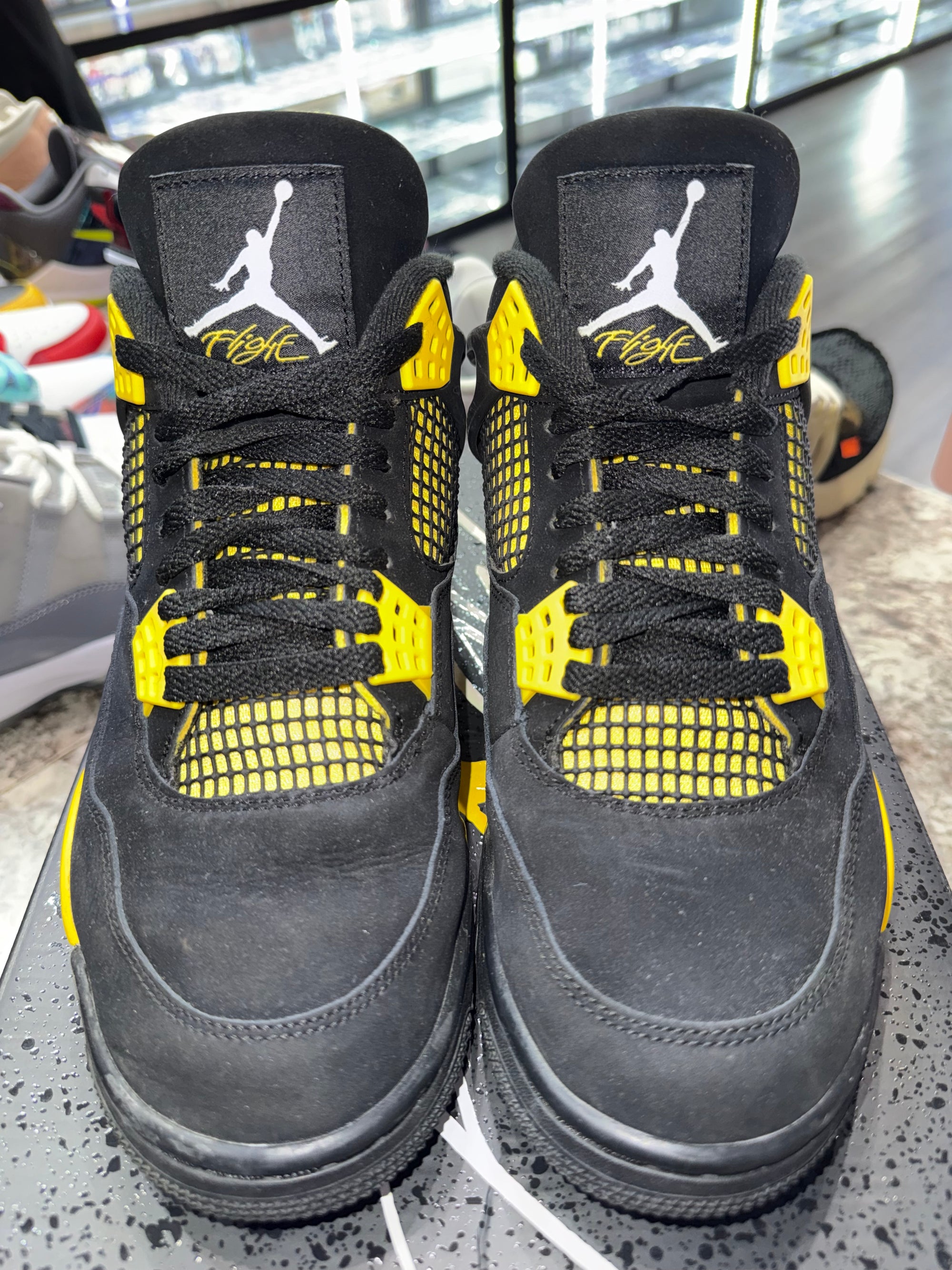 Jordan 4 Retro Thunder (2023)
