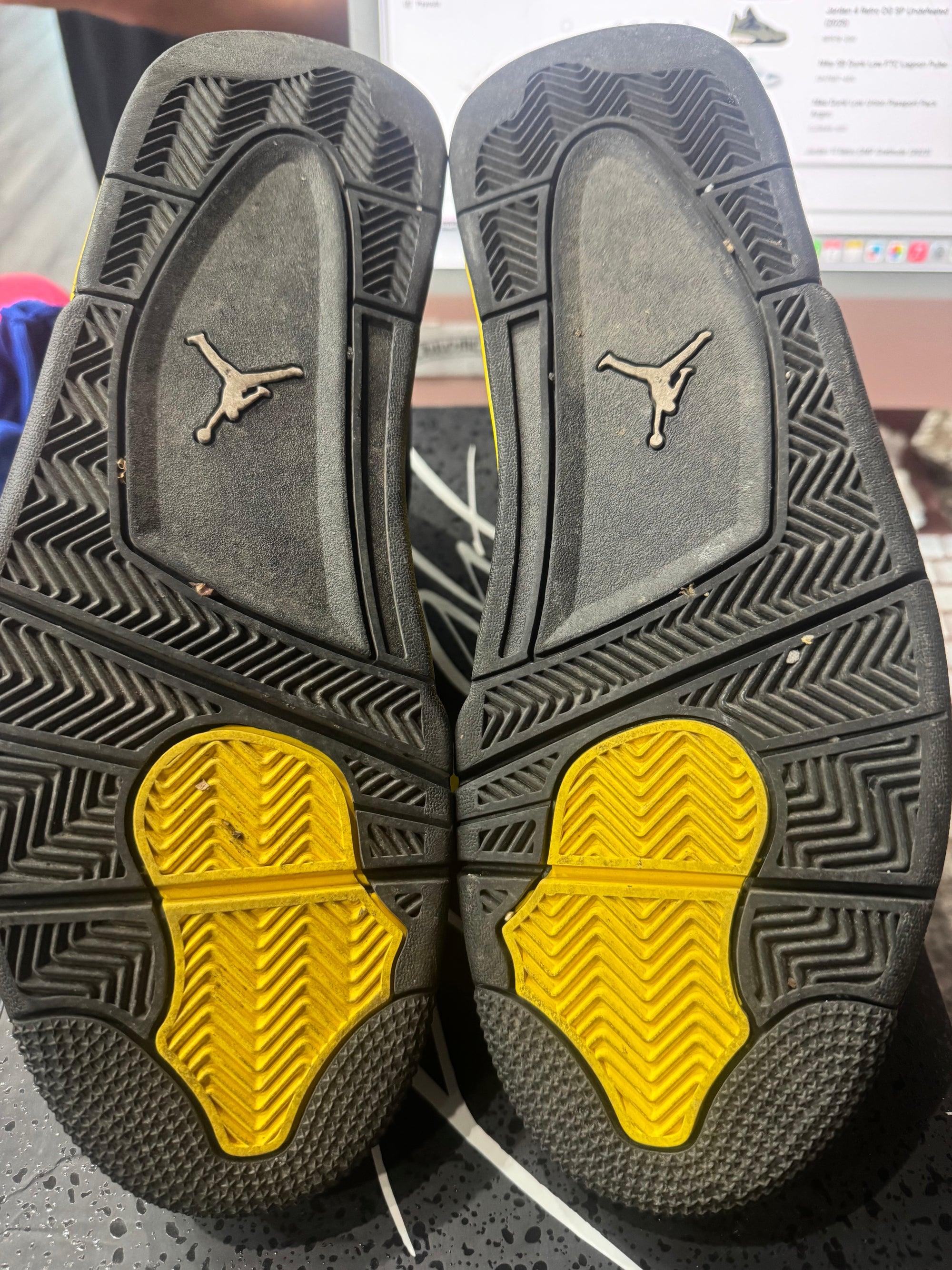 Jordan 4 Retro Thunder (2023)