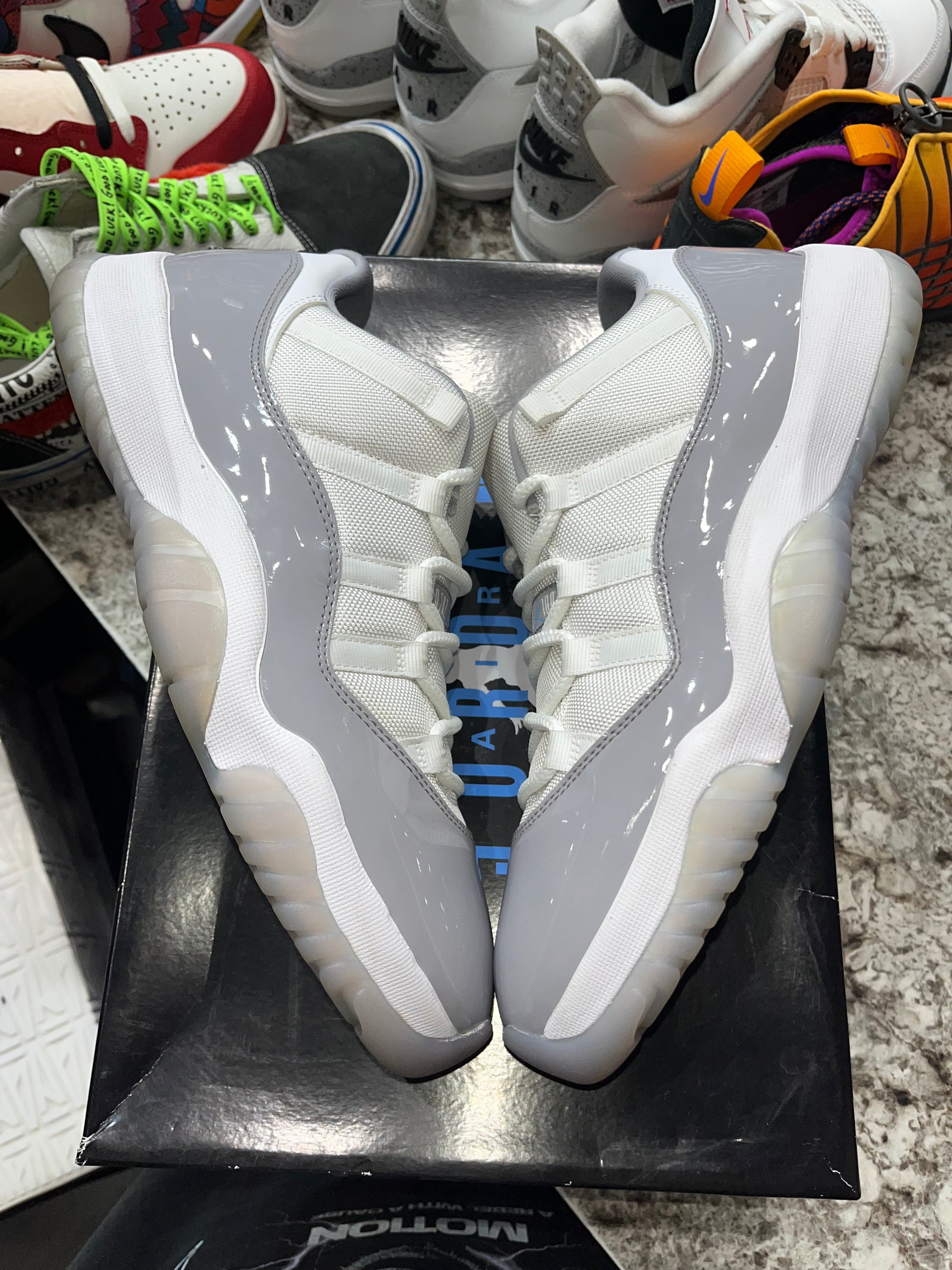 Jordan 11 Retro Low Cement Grey
