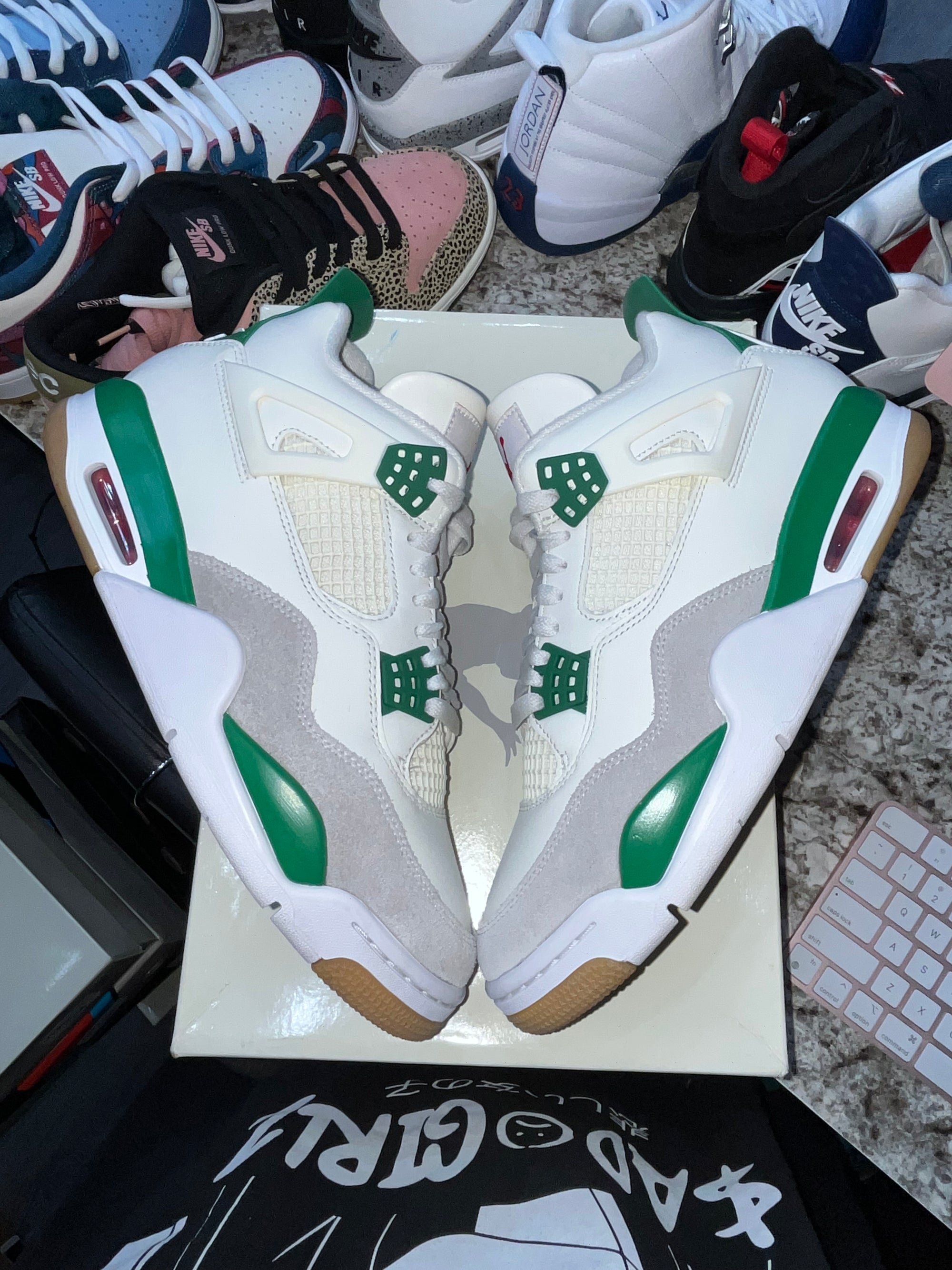 Jordan 4 Retro SB Pine Green