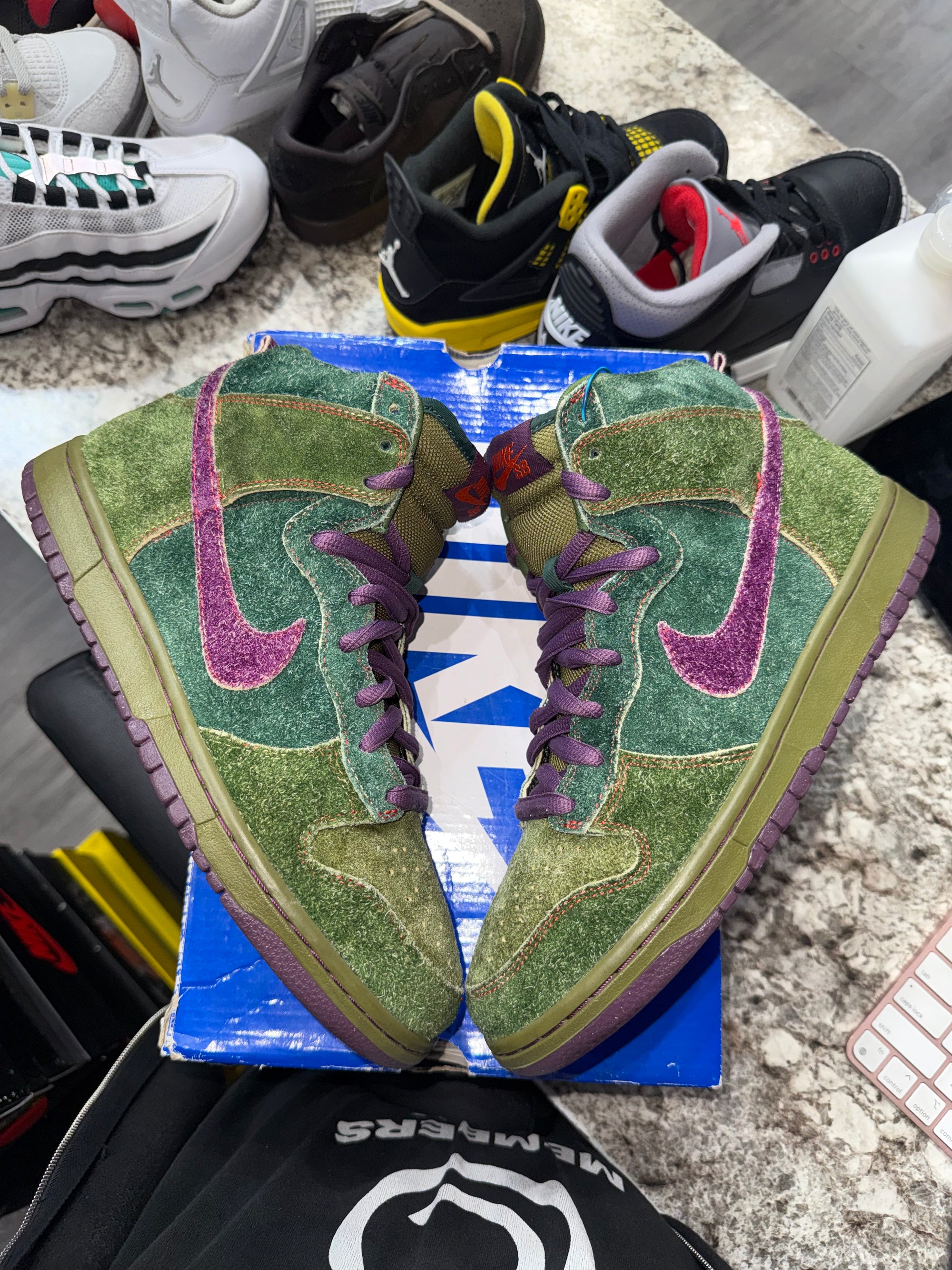 Nike SB Dunk High Skunk 420