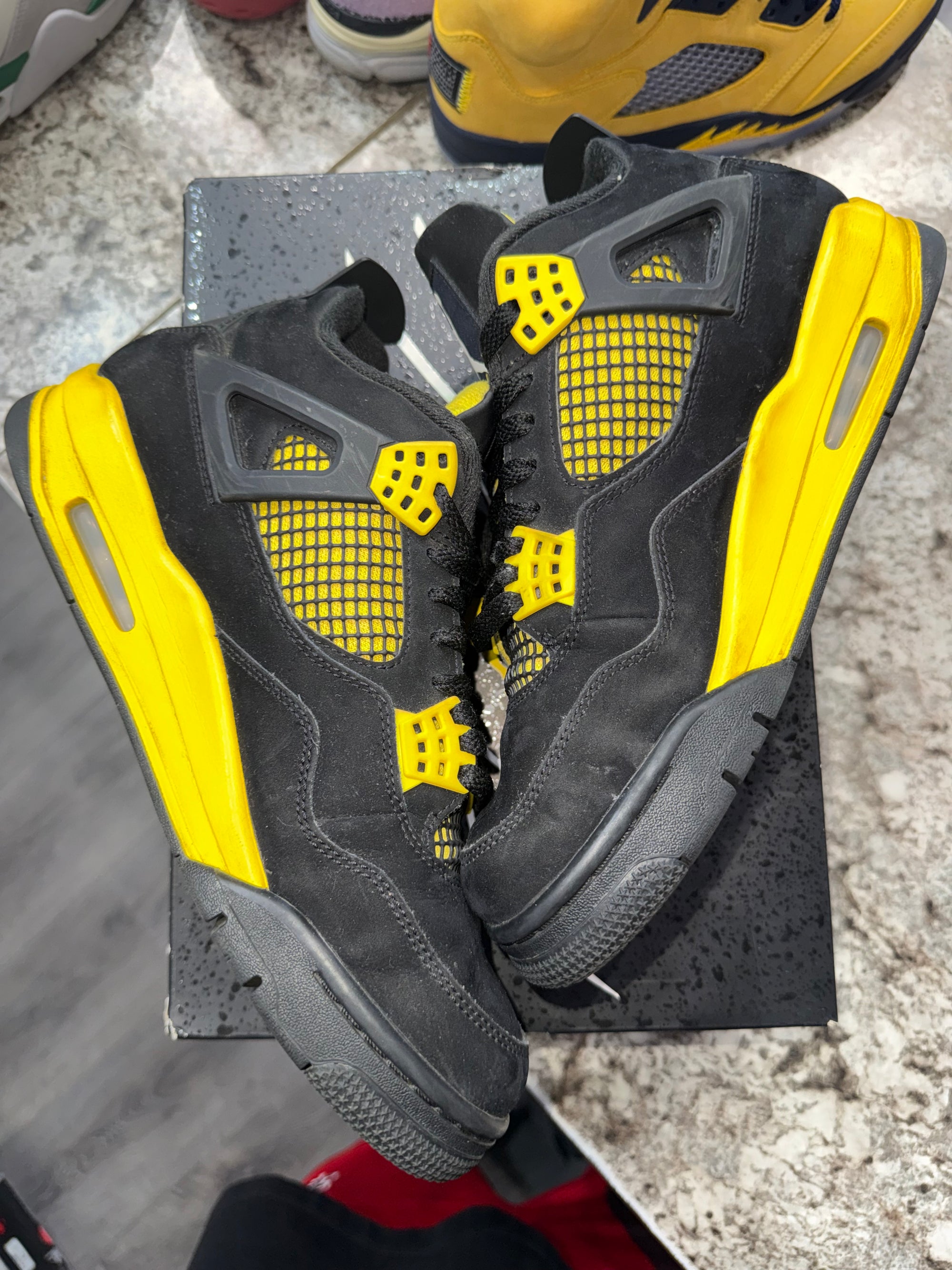 Jordan 4 Retro Thunder (2023)
