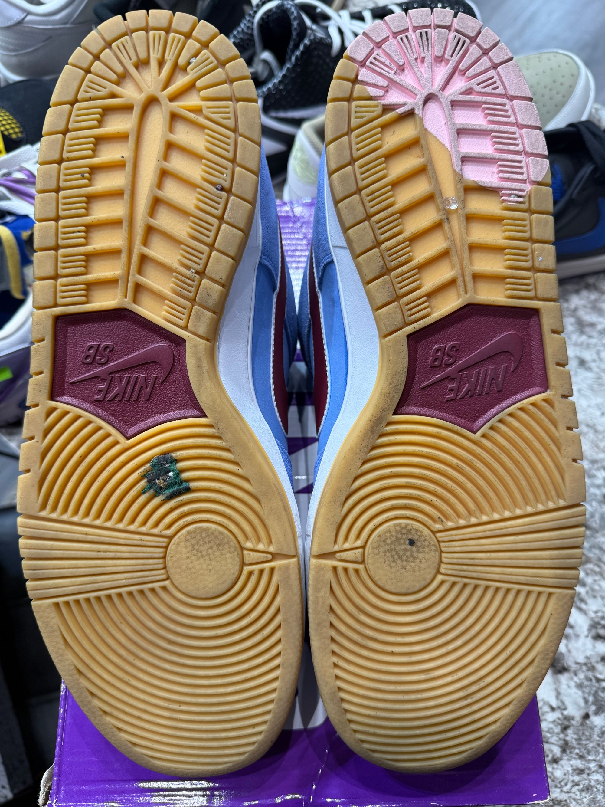 Nike SB Dunk Low Philadelphia Phillies (DAMAGED BOX)