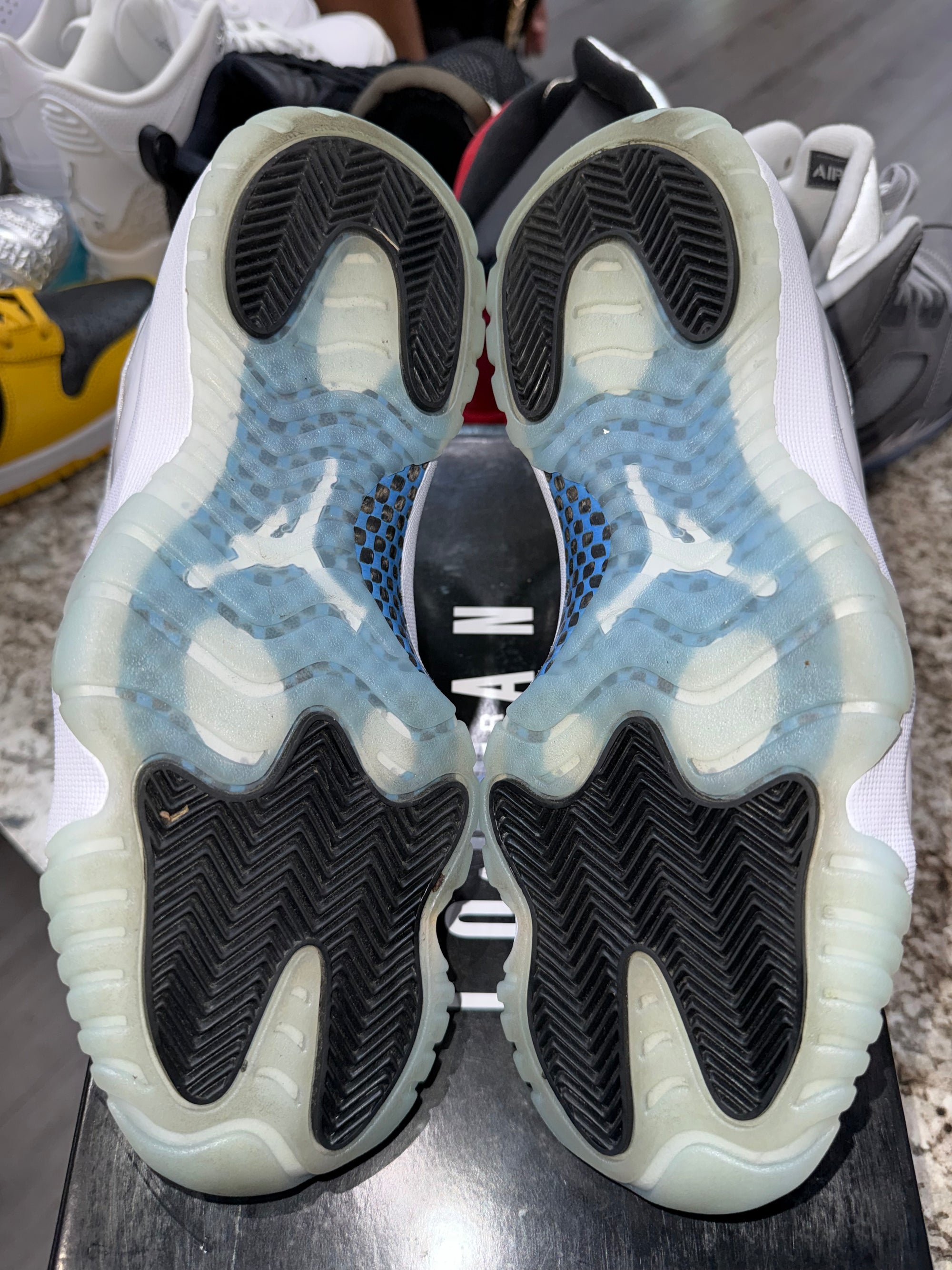 Jordan 11 Retro Low Legend Blue