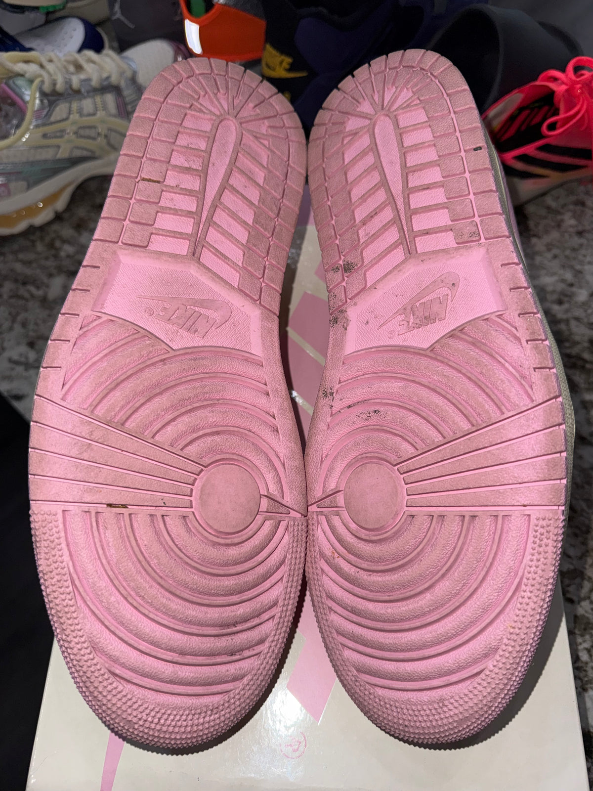 Jordan 1 Retro Low OG SP Travis Scott Shy Pink