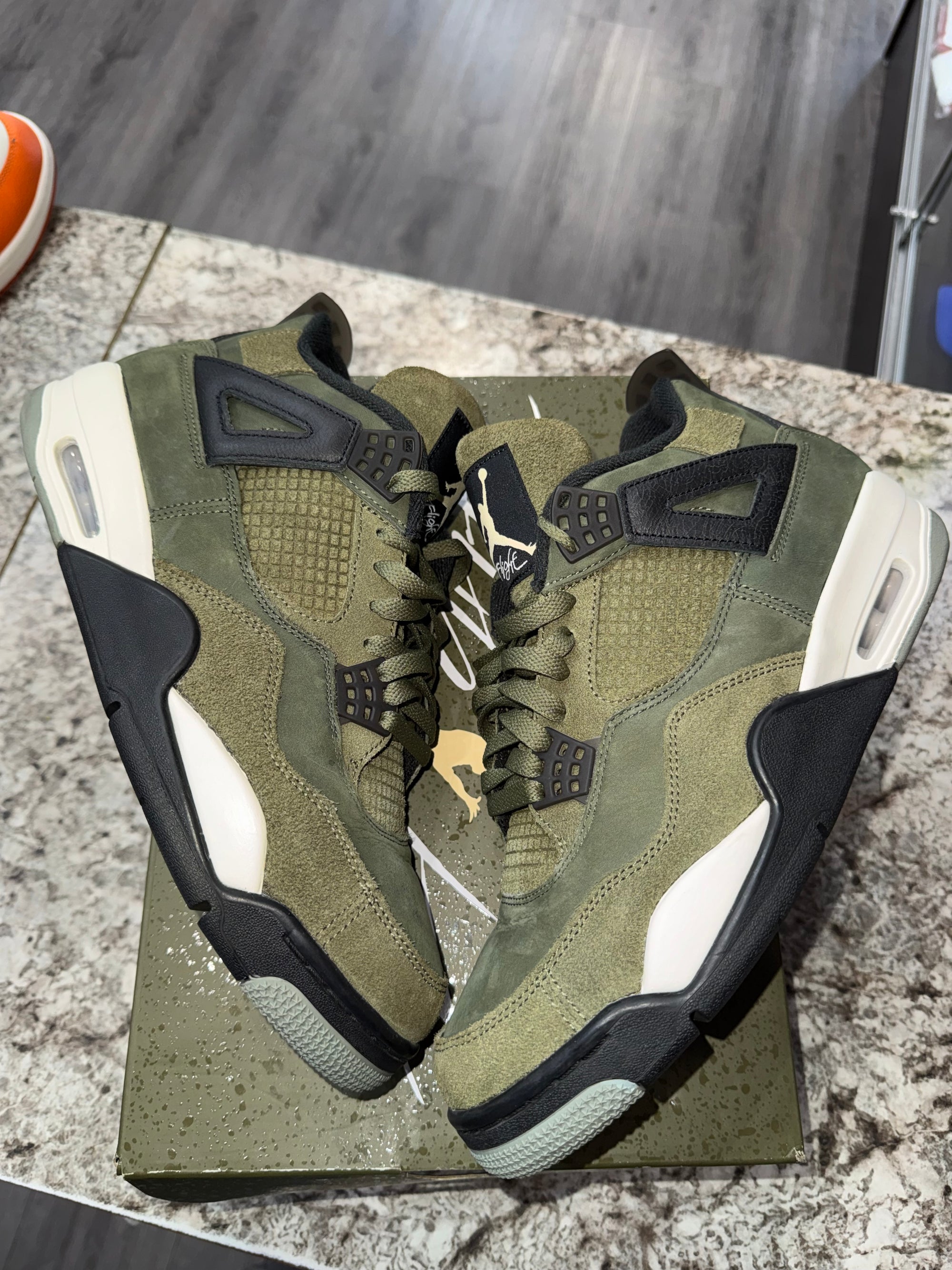 Jordan 4 Retro SE Craft Medium Olive