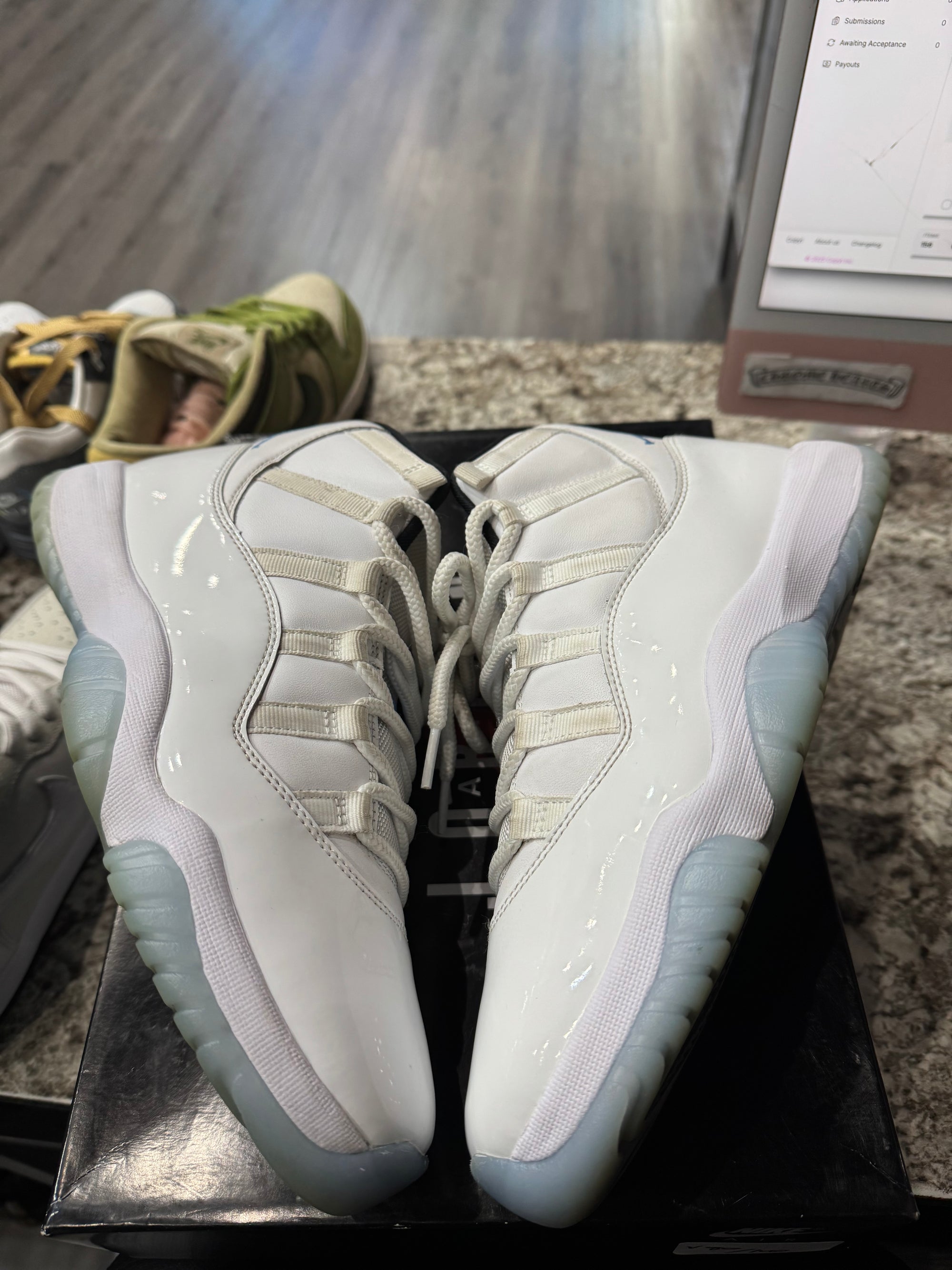 Jordan 11 Retro Legend Blue (2024)