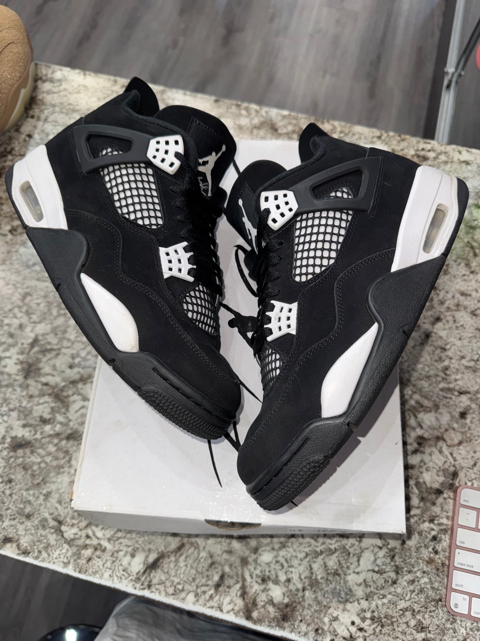 Jordan 4 Retro White Thunder