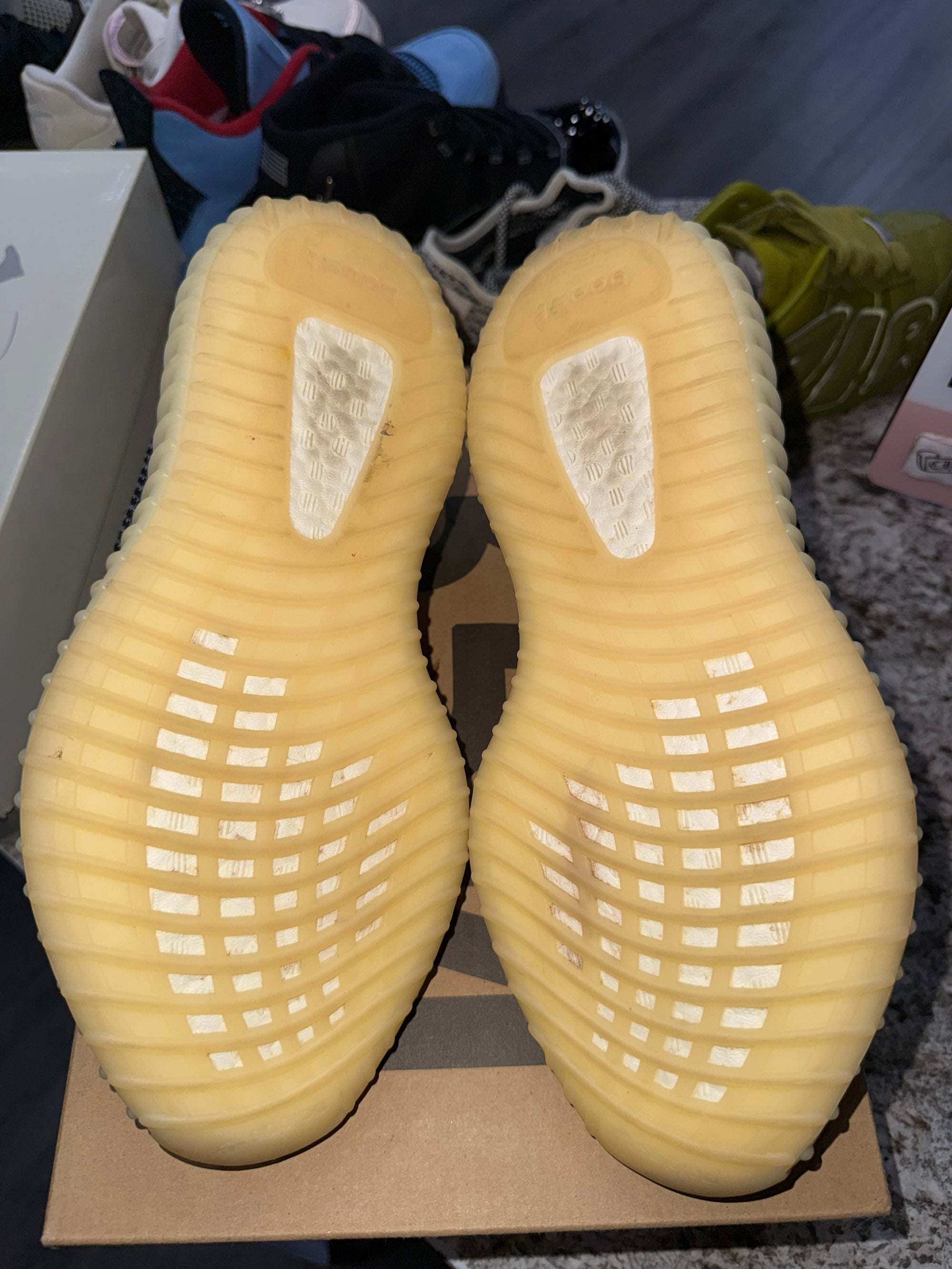 adidas Yeezy Boost 350 V2 Carbon