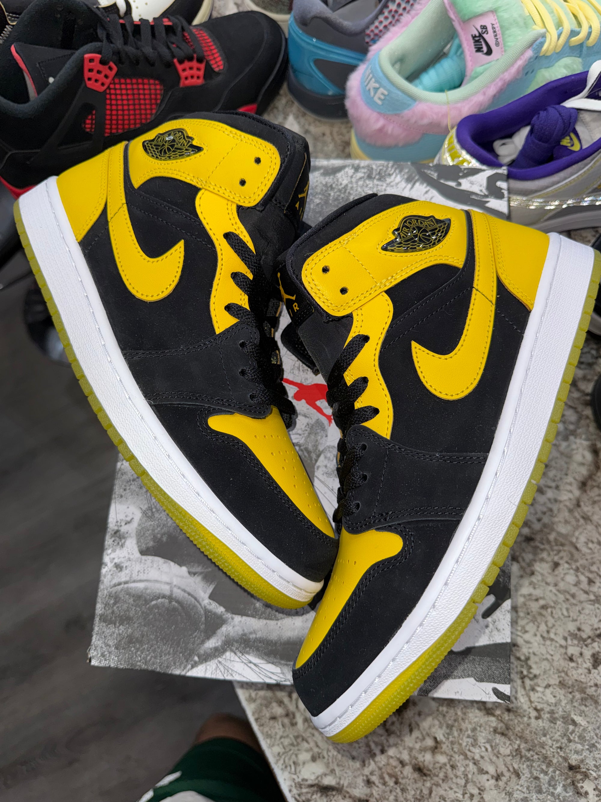 Jordan 1 Mid New Love (2025)