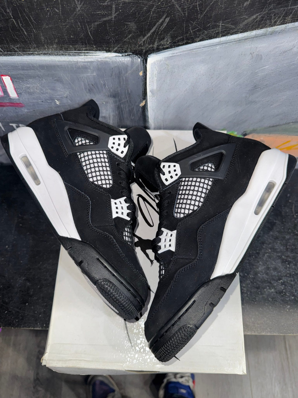 Jordan 4 Retro White Thunder