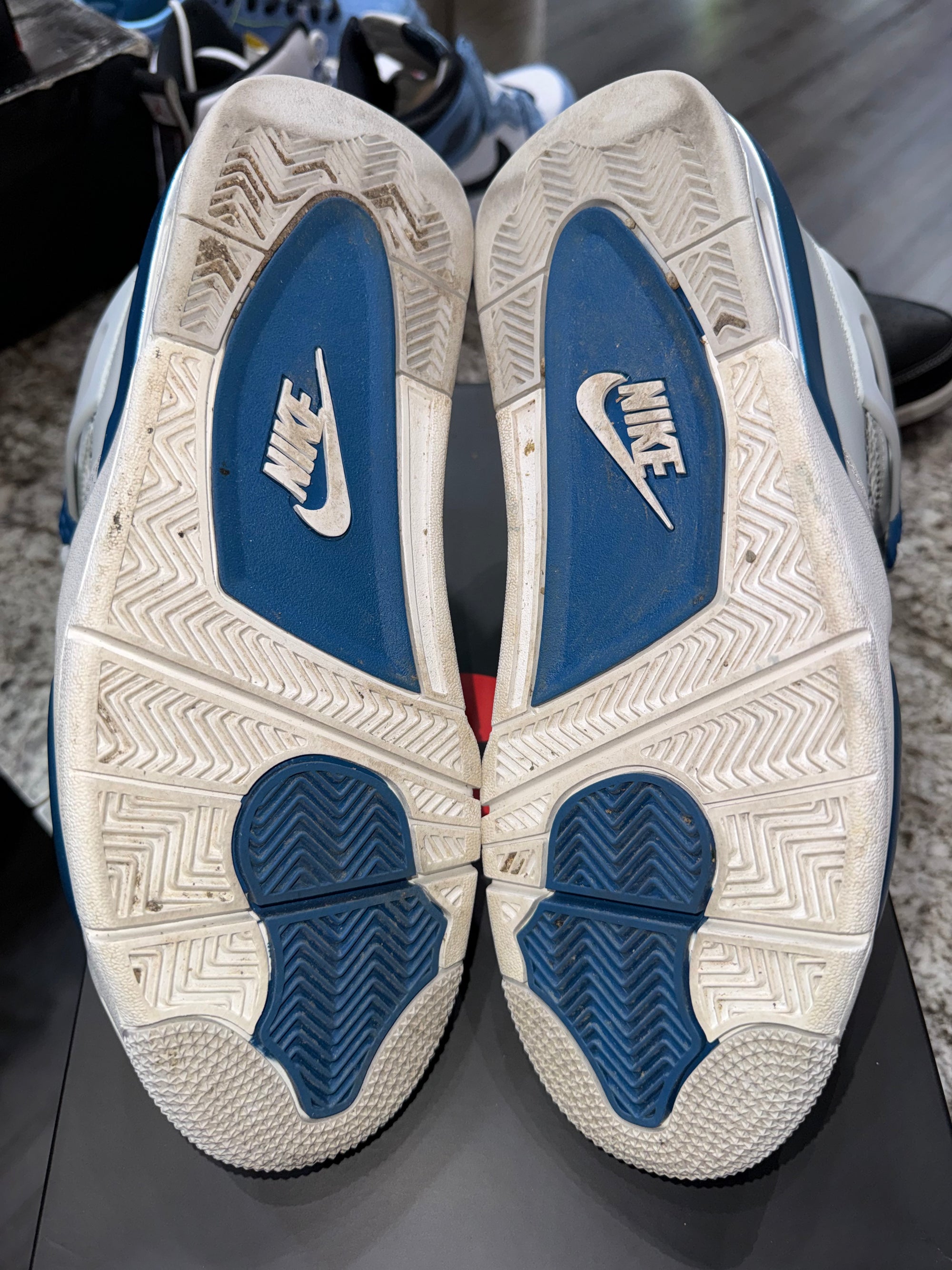 Jordan 4 Retro Military Blue (2024)