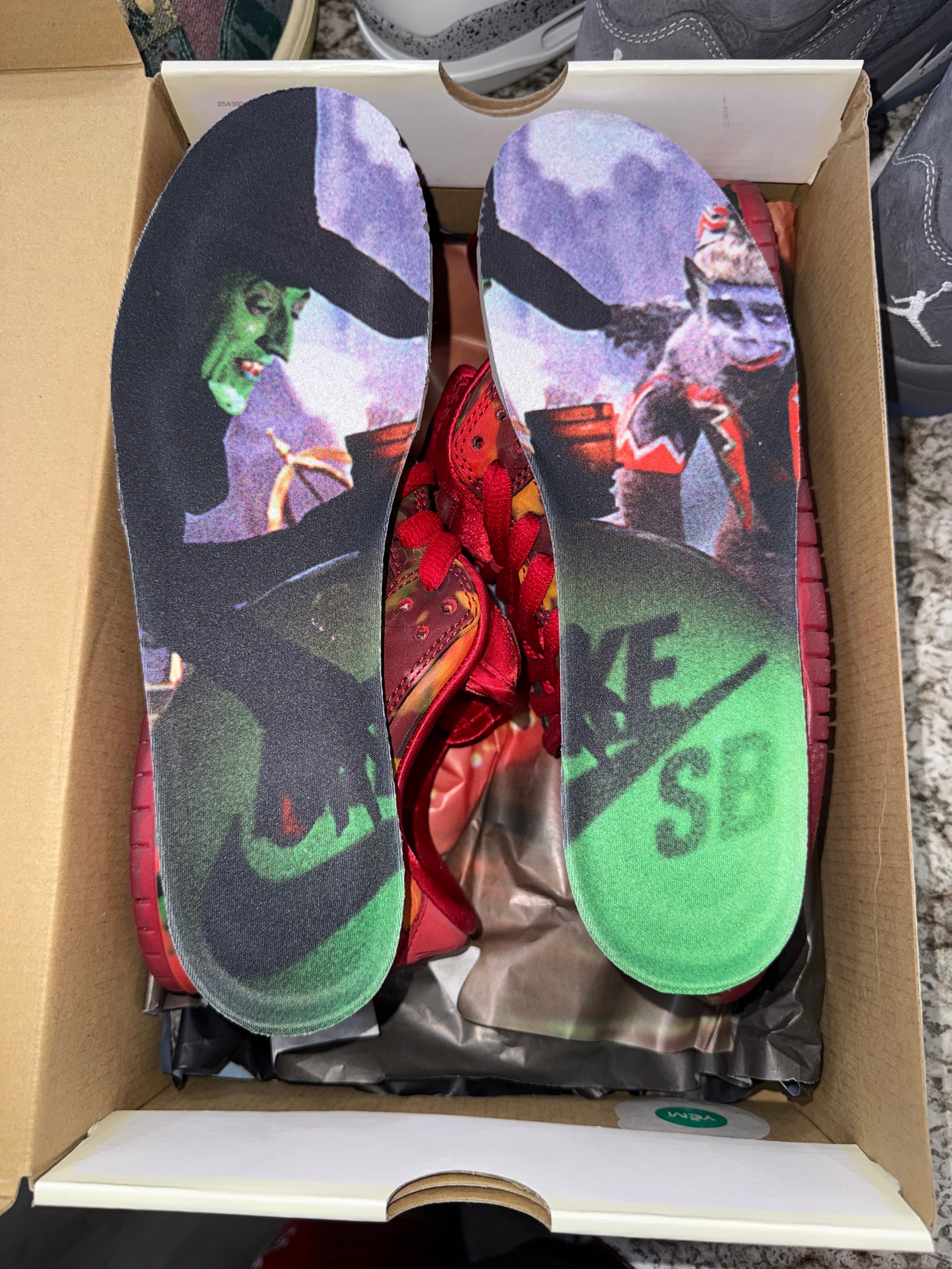 Nike SB Dunk Low The Wizard of Oz Poppy Field