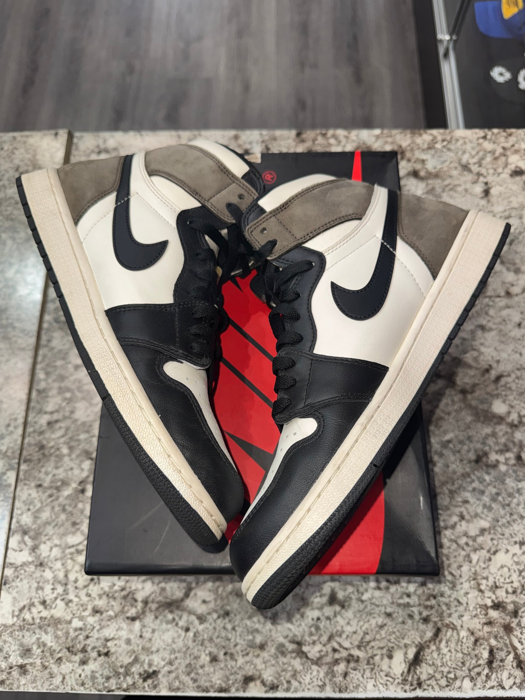 Jordan 1 Retro High Dark Mocha