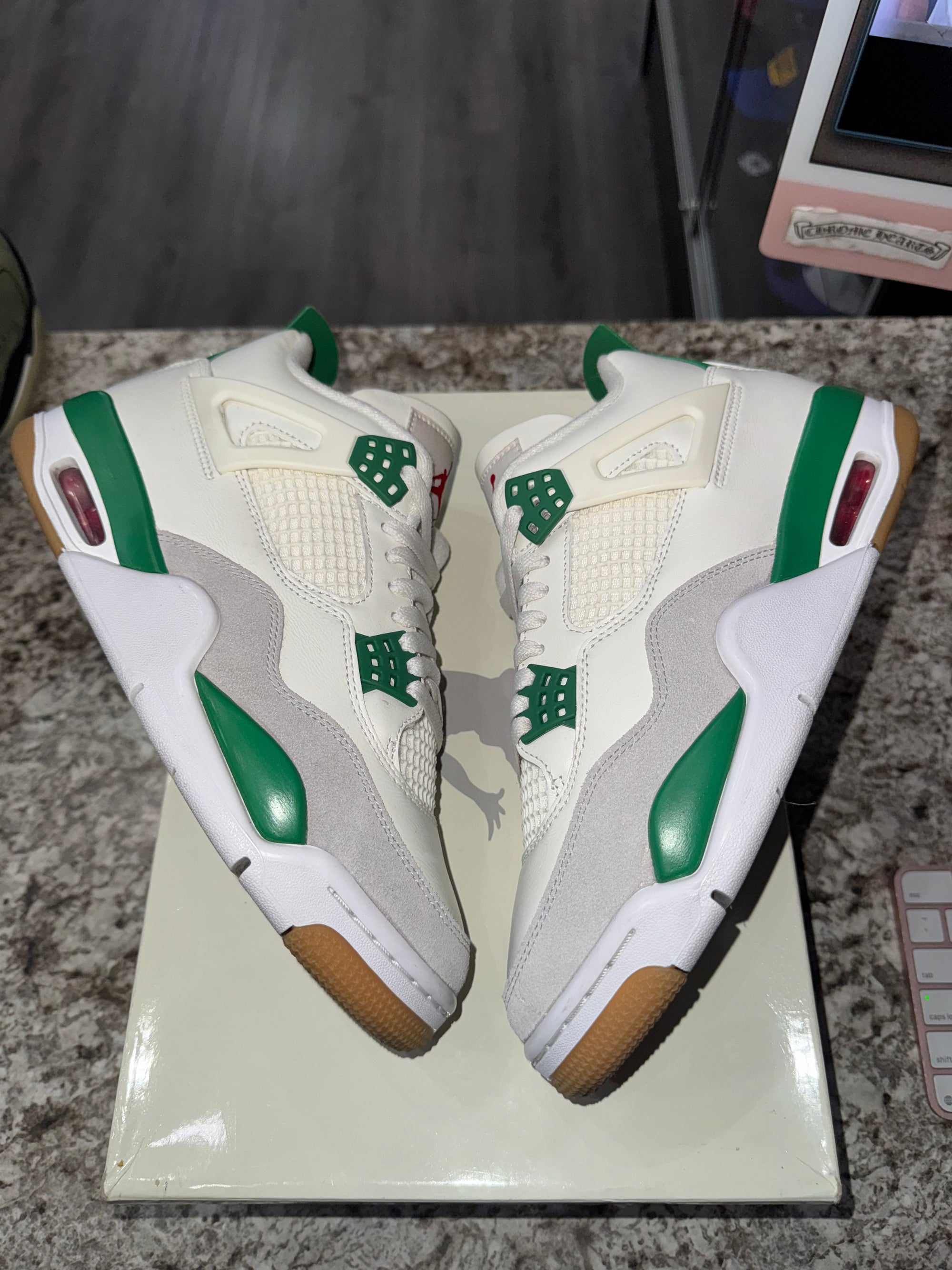 Jordan 4 Retro SB Pine Green