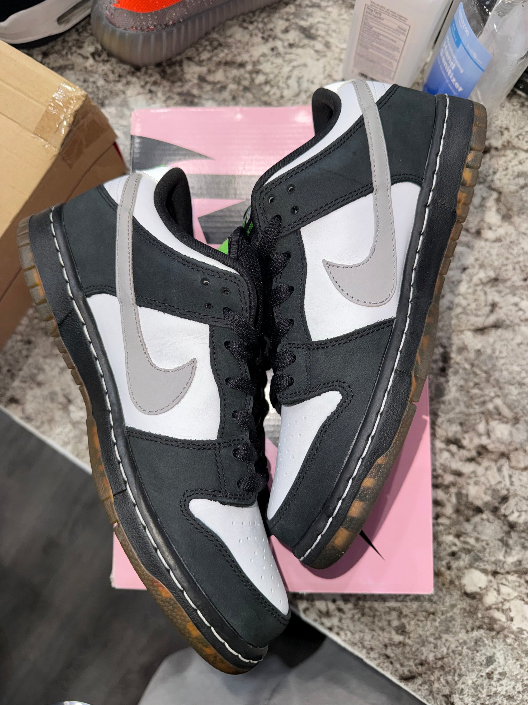 Nike SB Dunk Low Staple Panda Pigeon